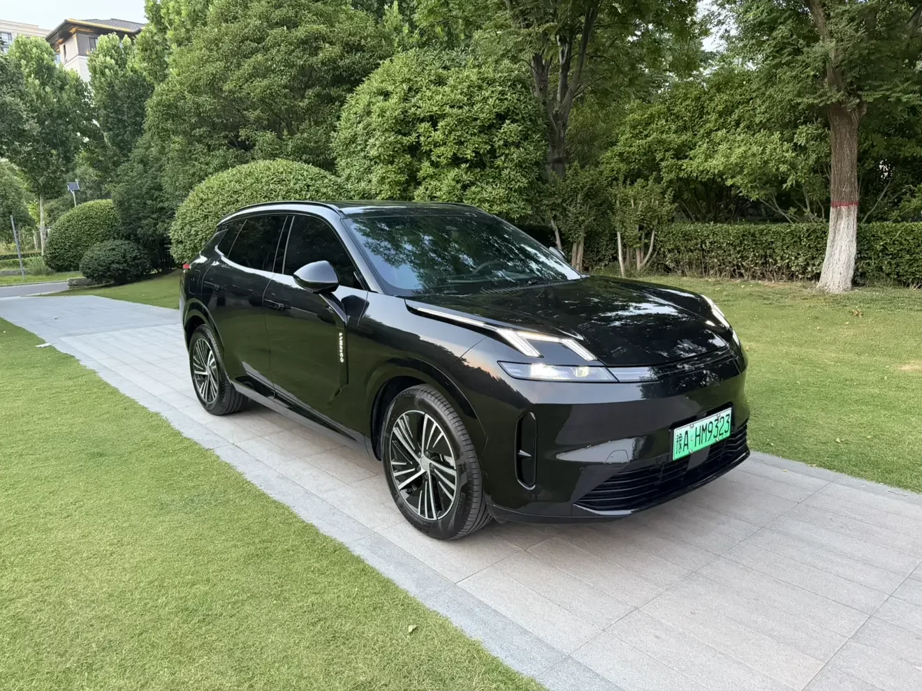 Lynk & Co 08 EM-P