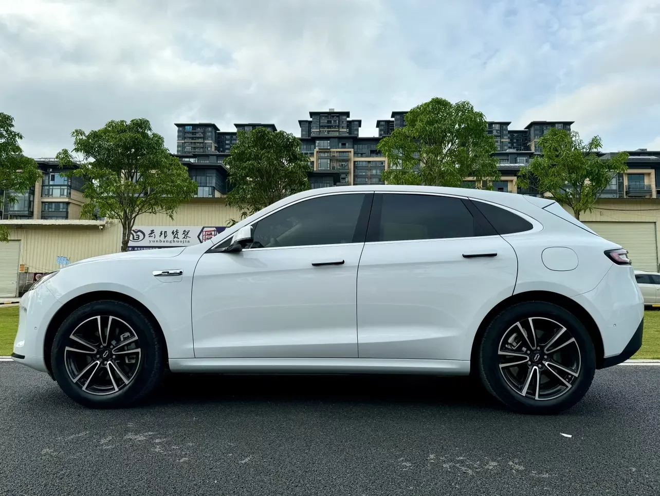 AITO M5