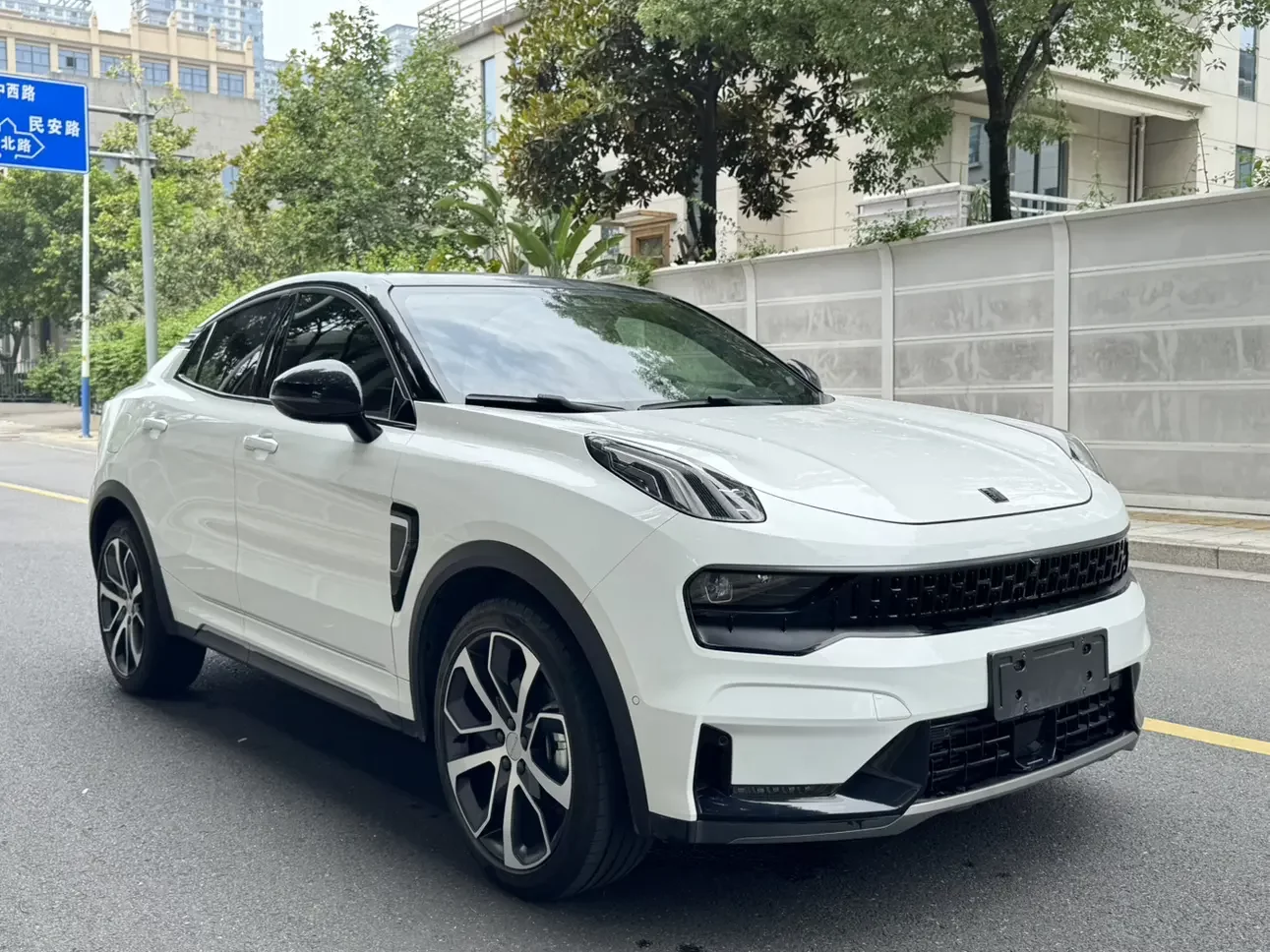 Lynk & Co 05
