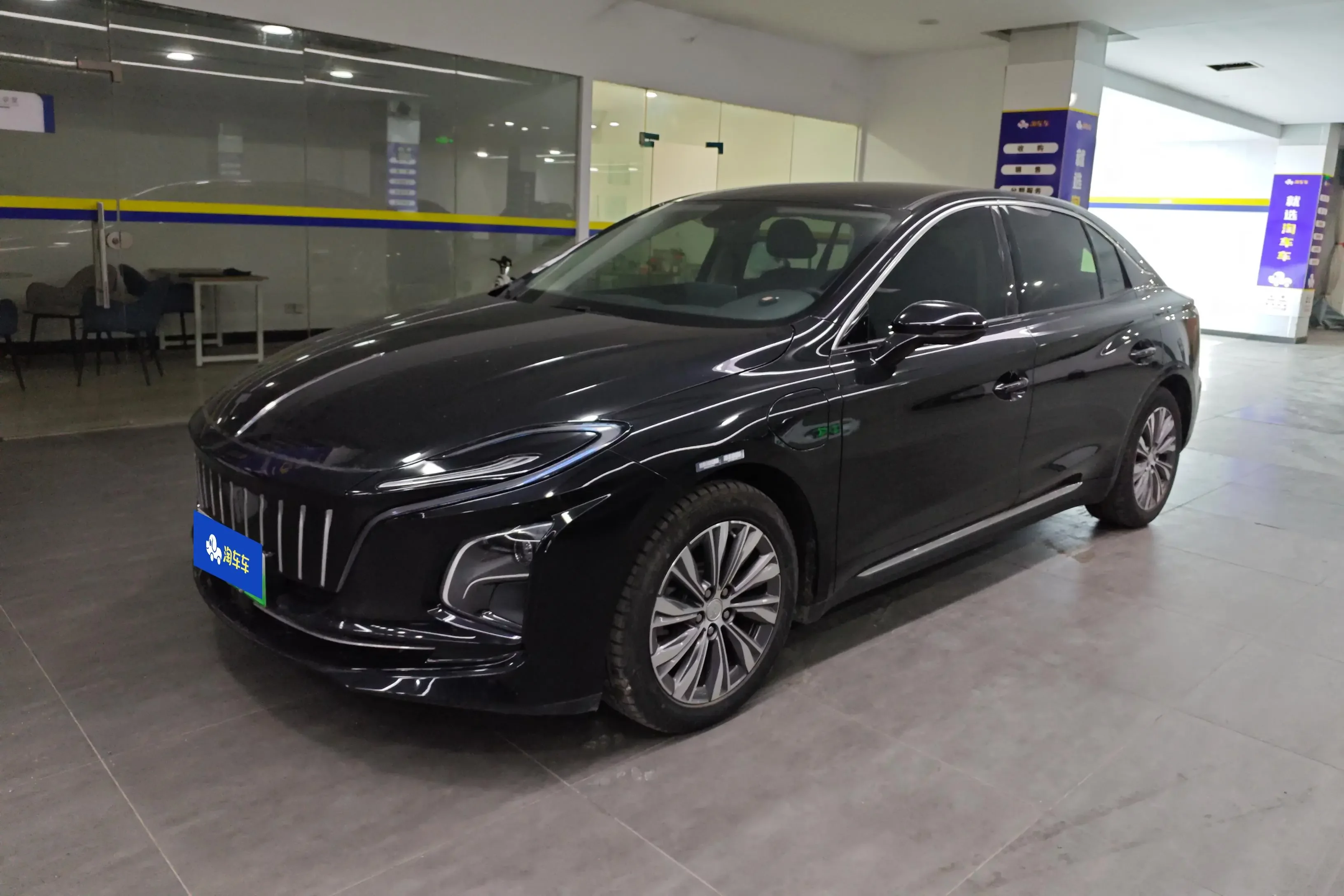 Hongqi E-QM5  из Китая