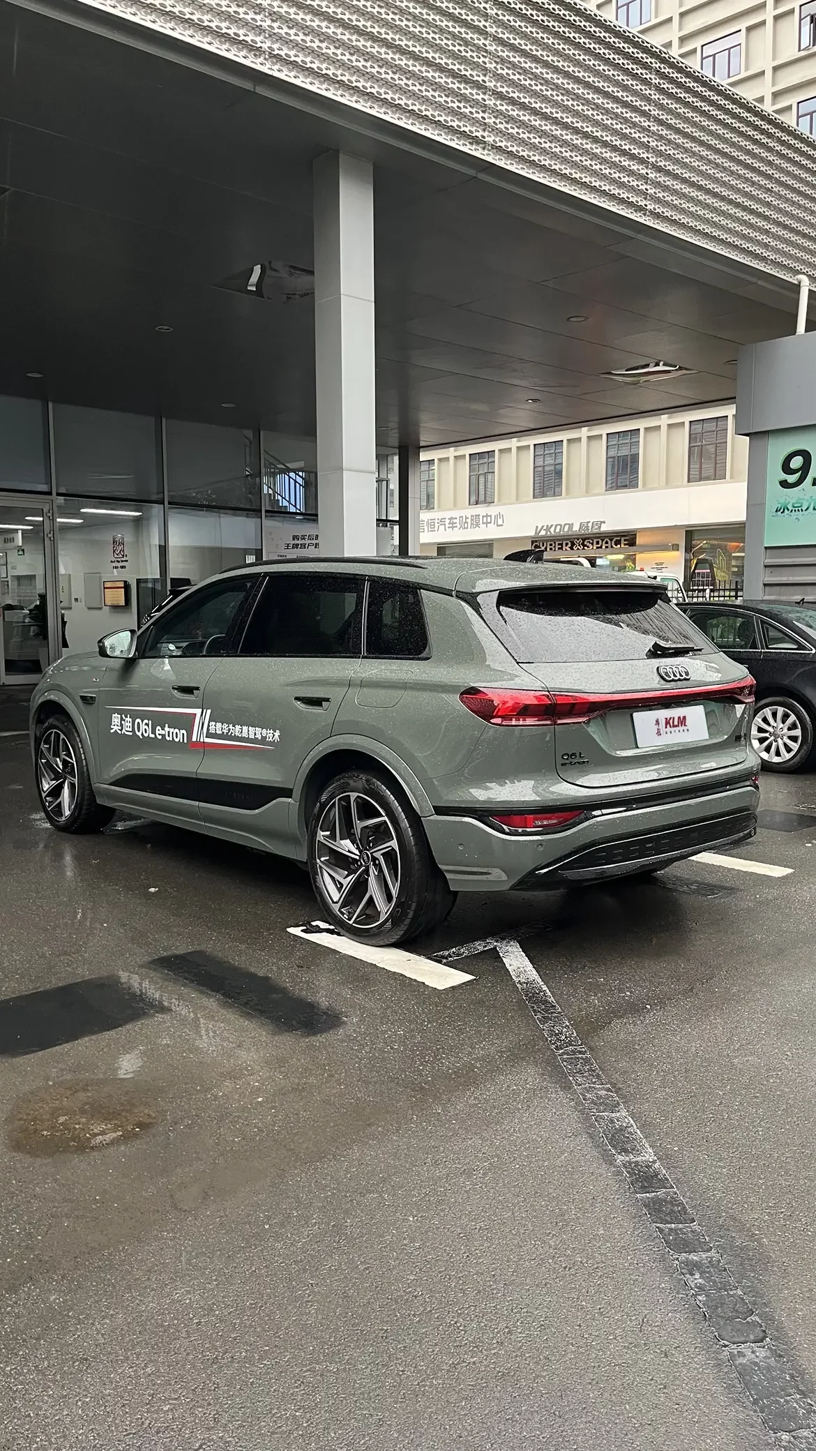 Audi Q6L e-tron