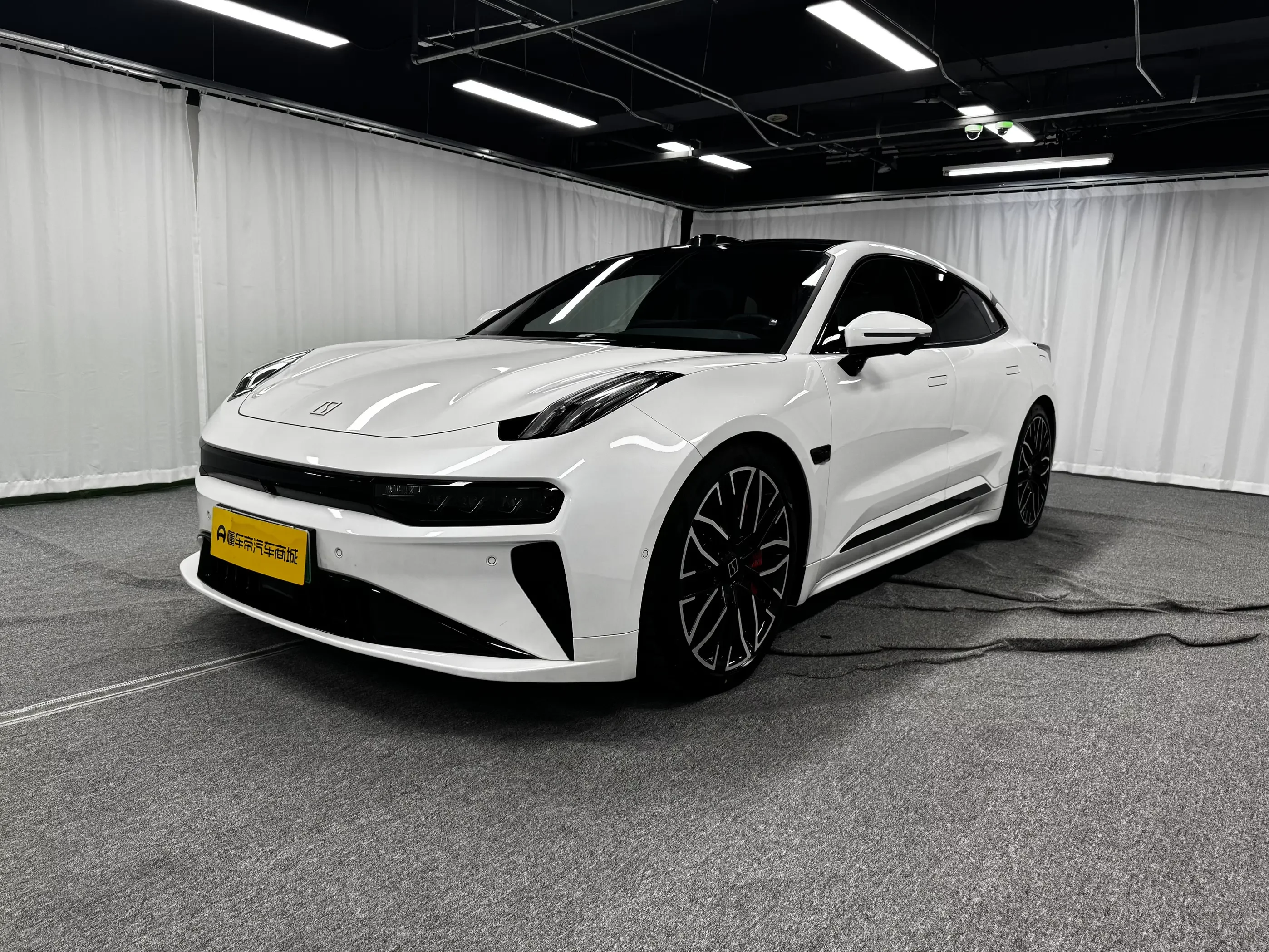 ZEEKR 001