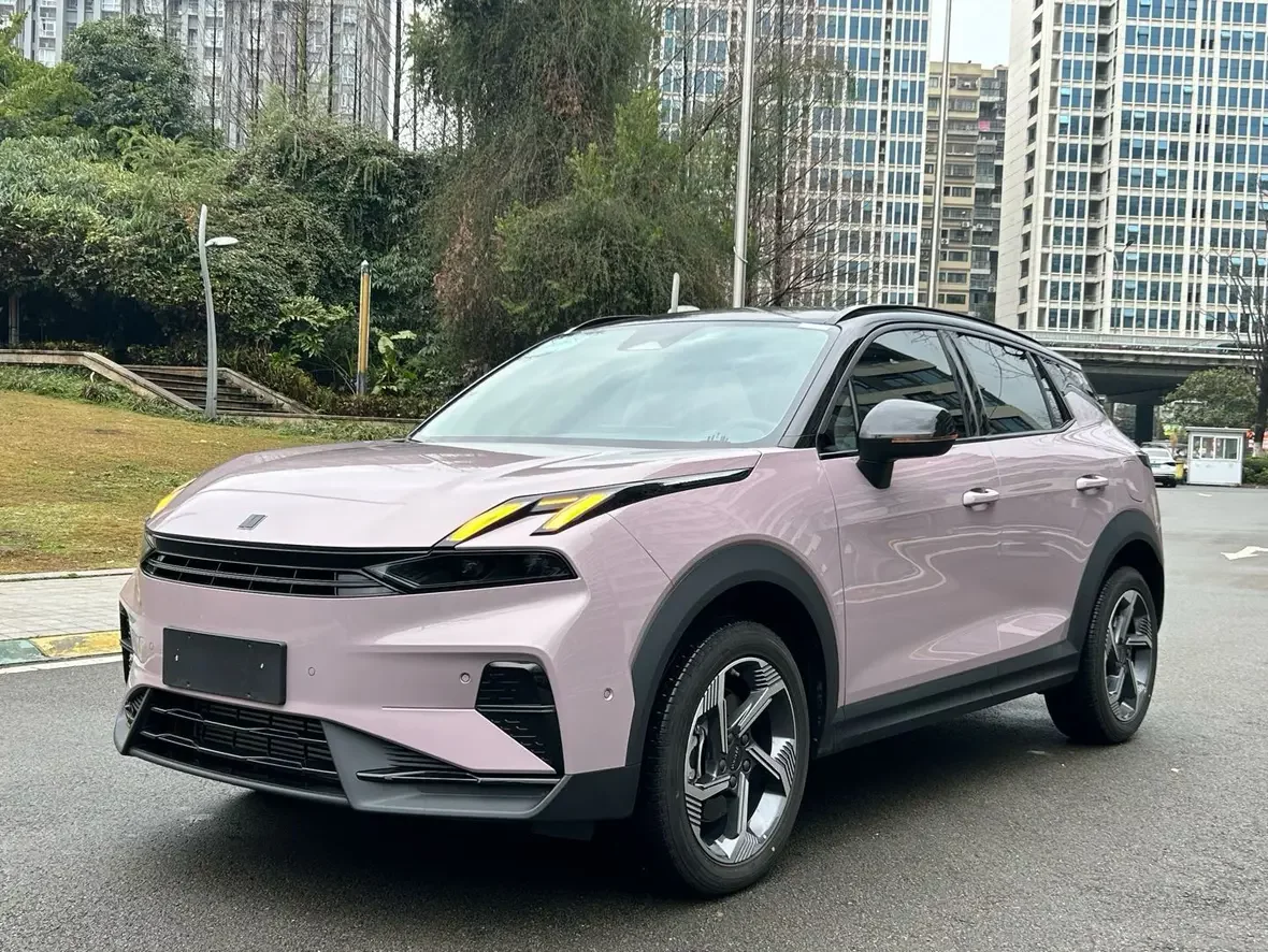 Lynk & Co 06