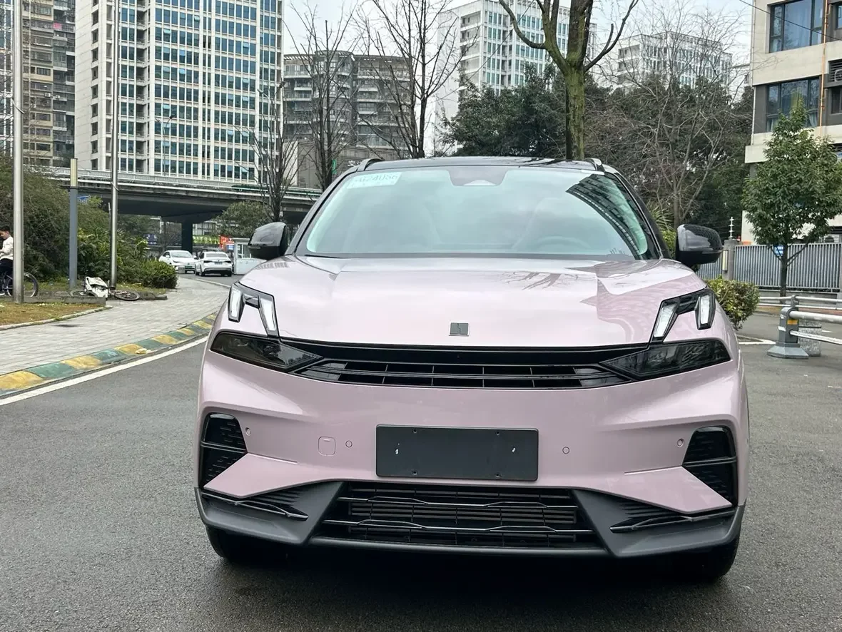 Lynk & Co 06
