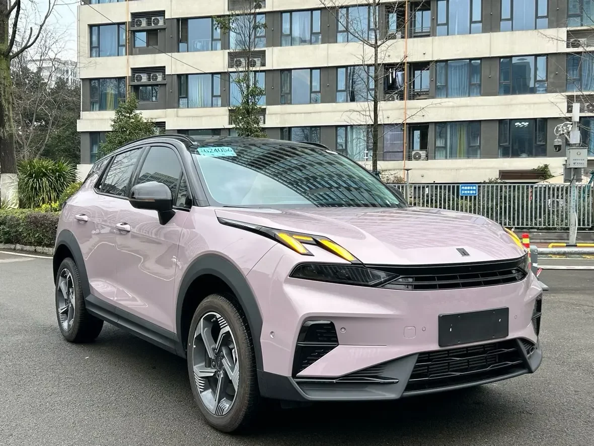 Lynk & Co 06