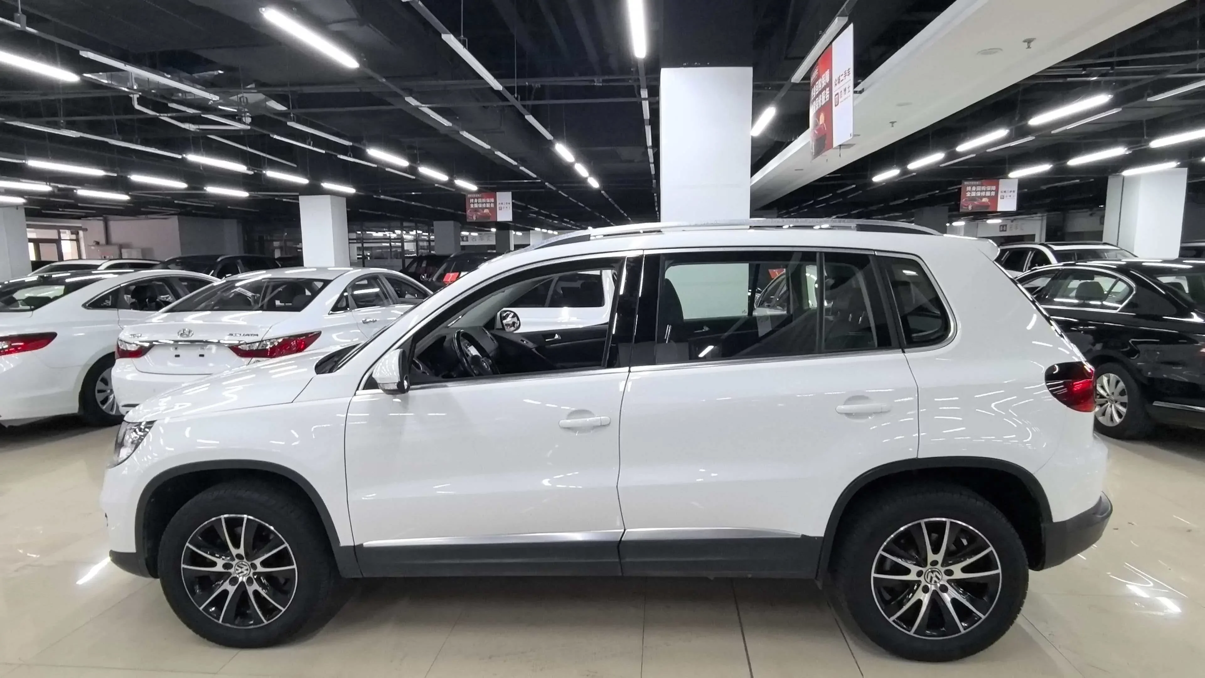 Volkswagen Tiguan (Tharu)