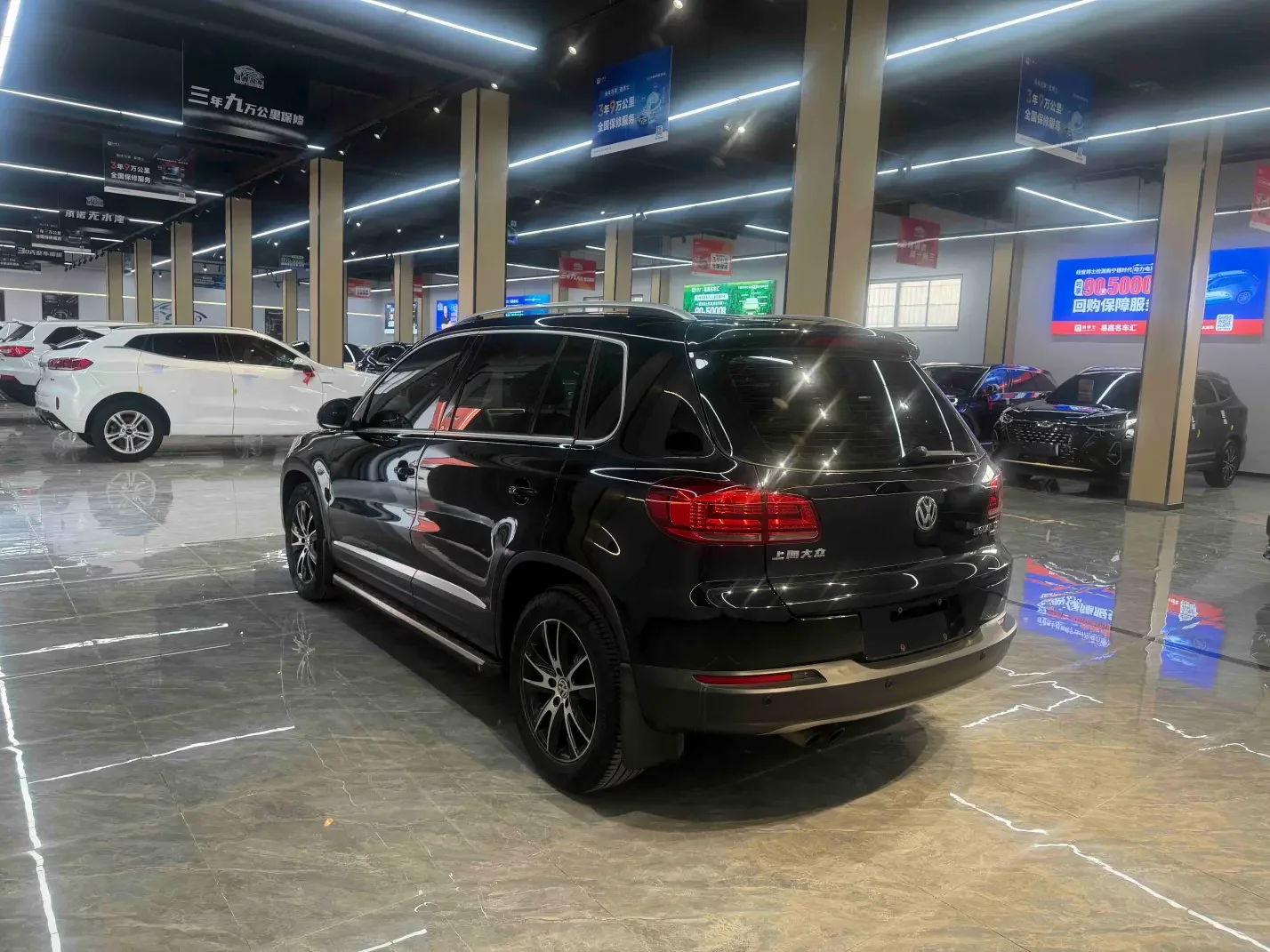 Volkswagen Tiguan (Tharu)