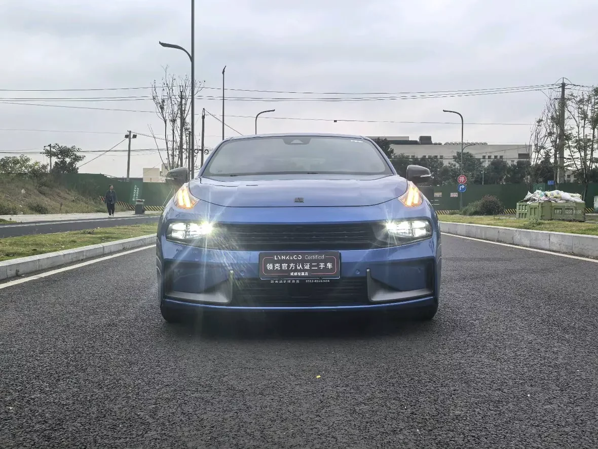 Lynk & Co 03