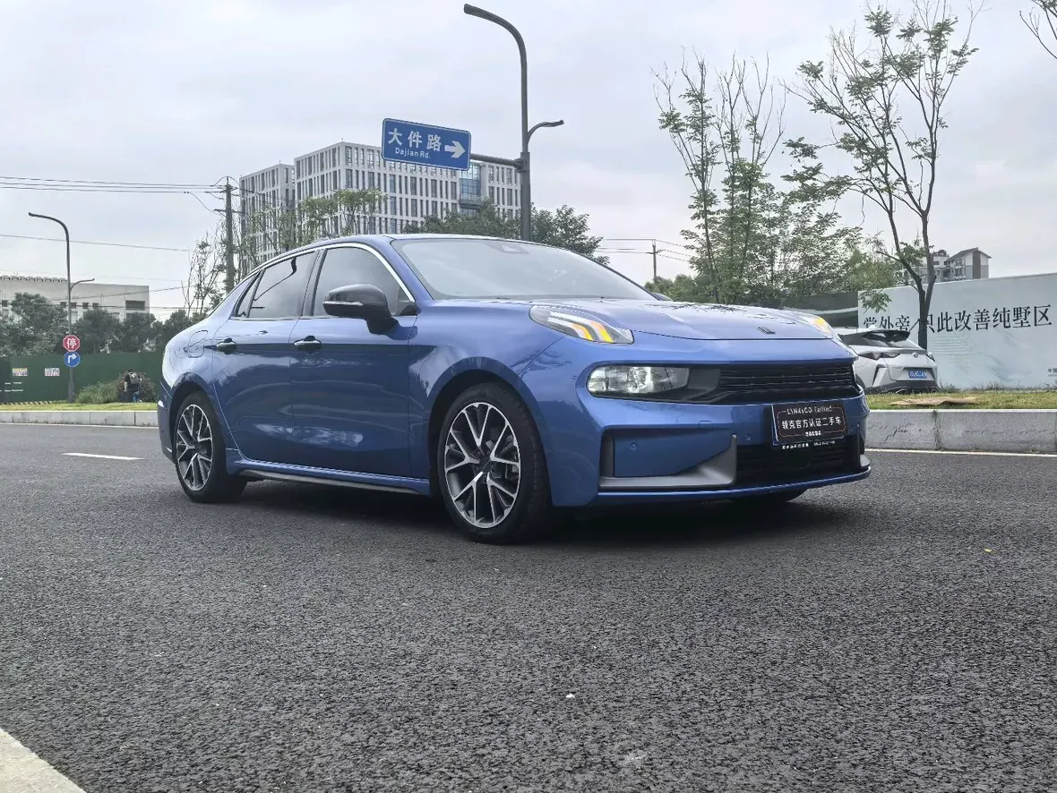 Lynk & Co 03