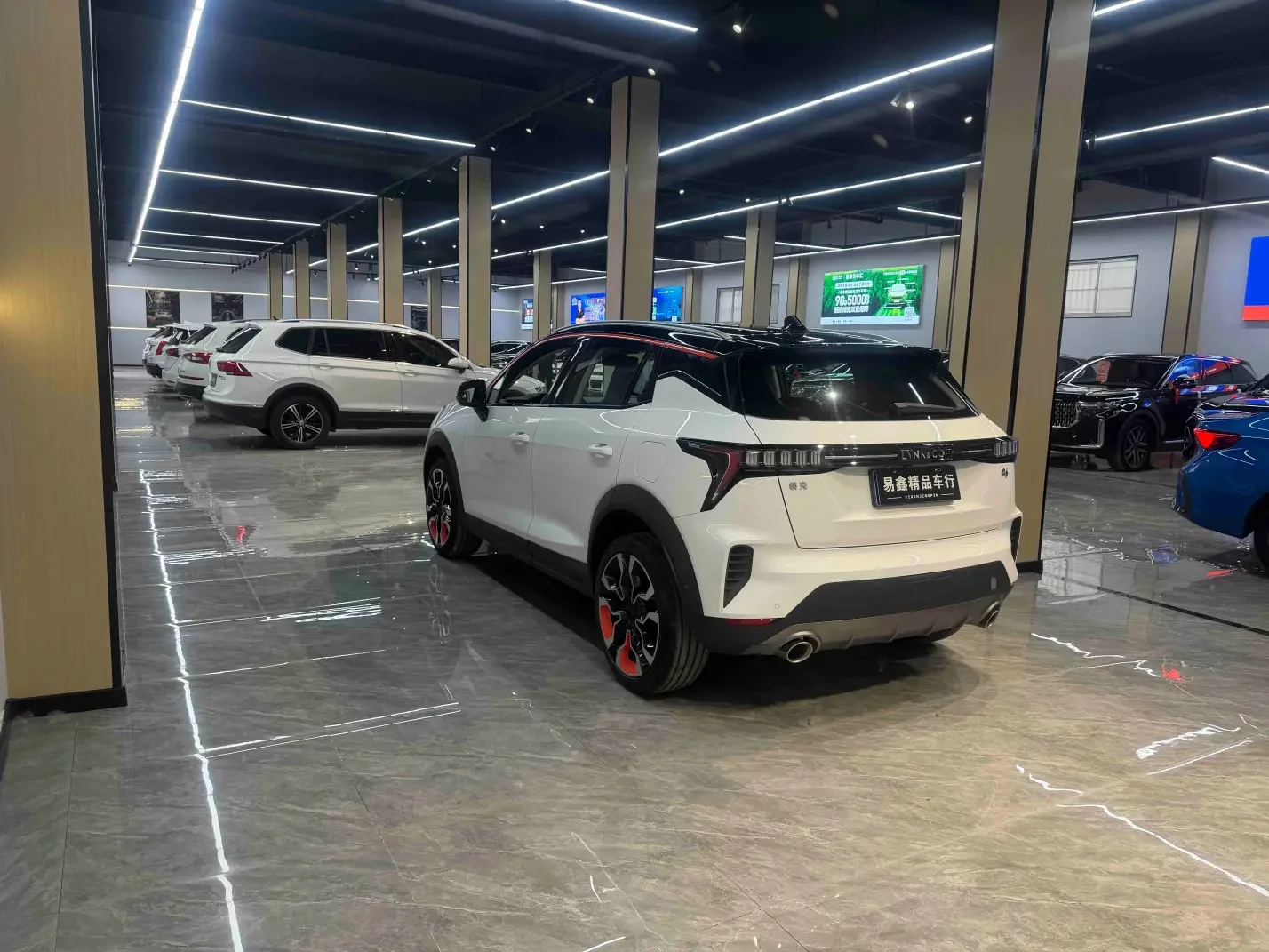 Lynk & Co 06