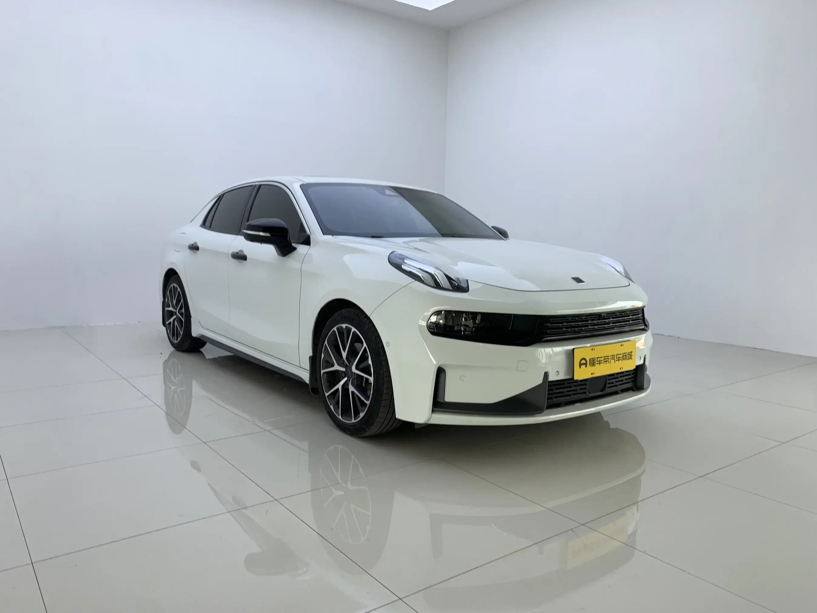 Lynk & Co 03