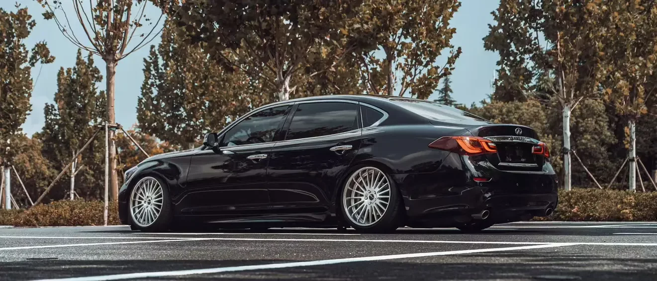 Infiniti Q70