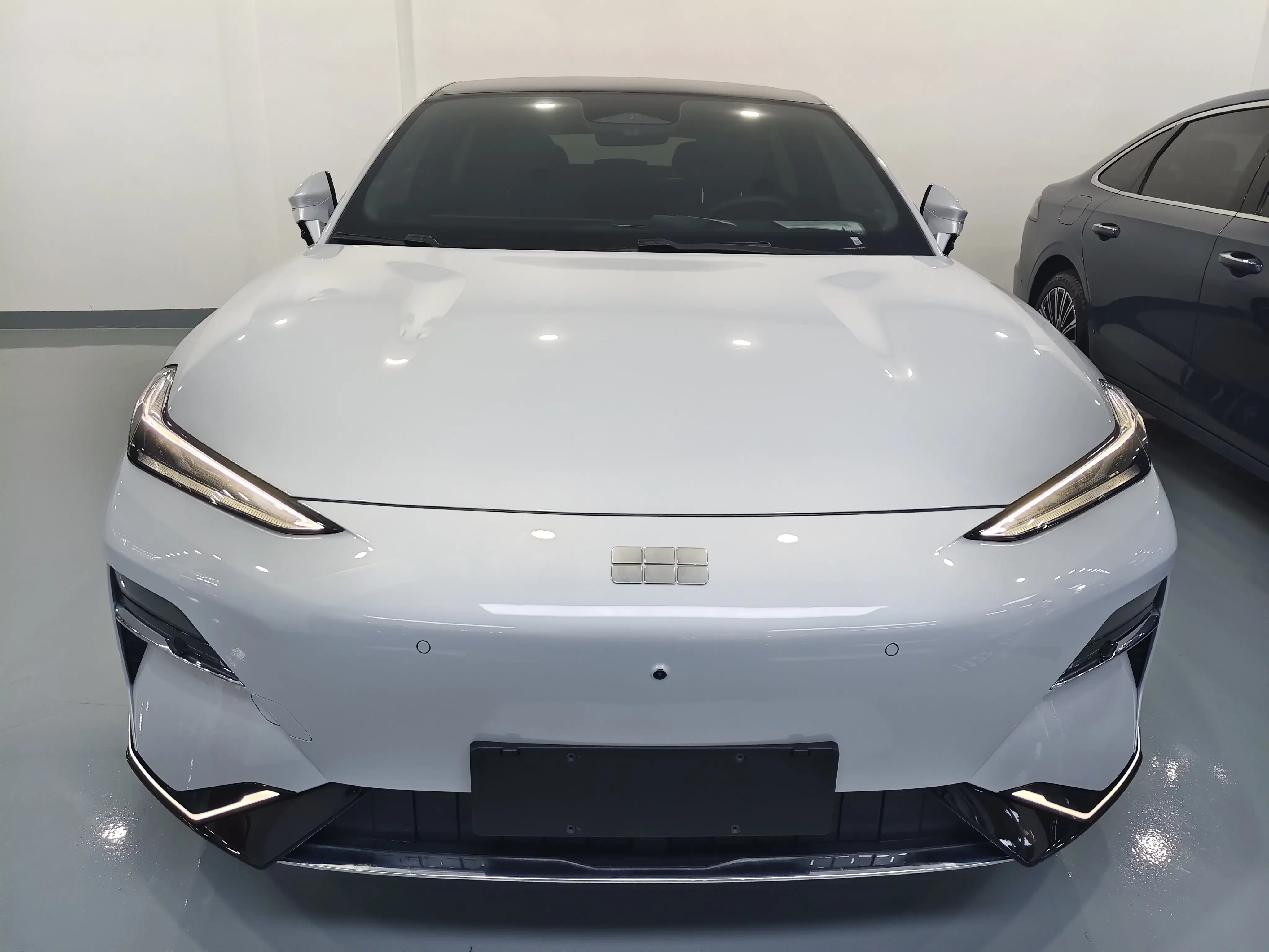 Geely Galaxy E8