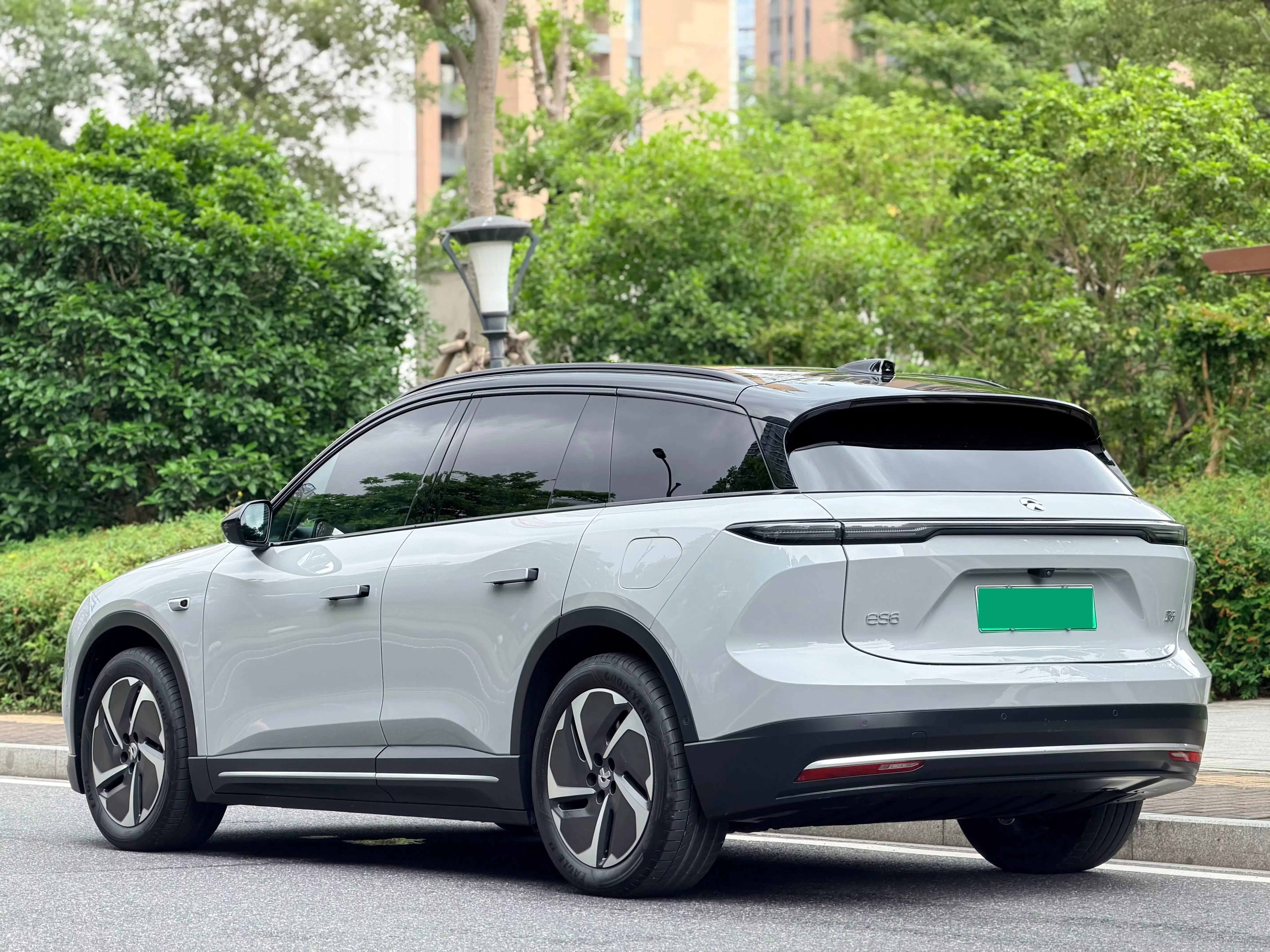 NIO ES6