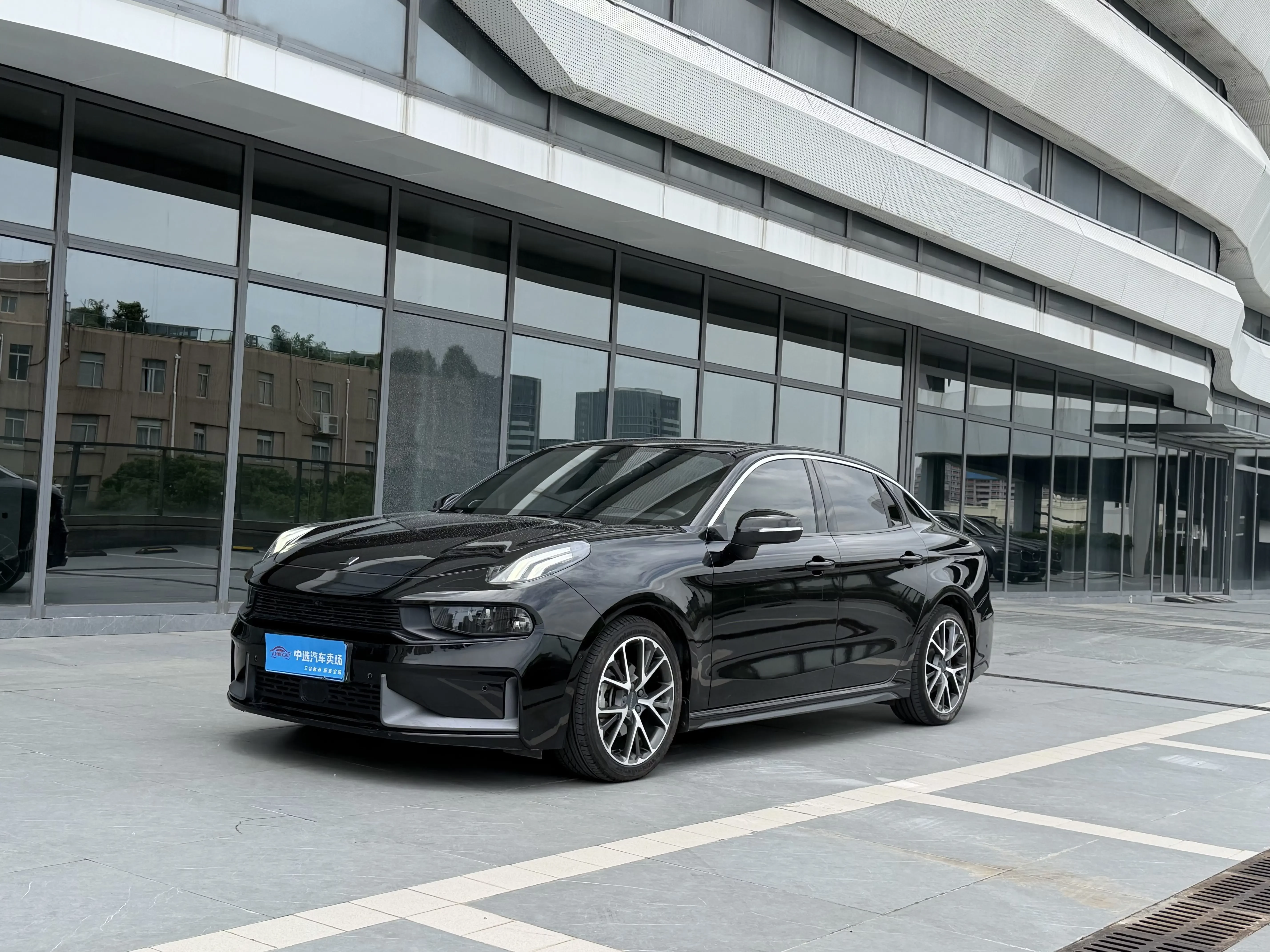 Lynk & Co 03