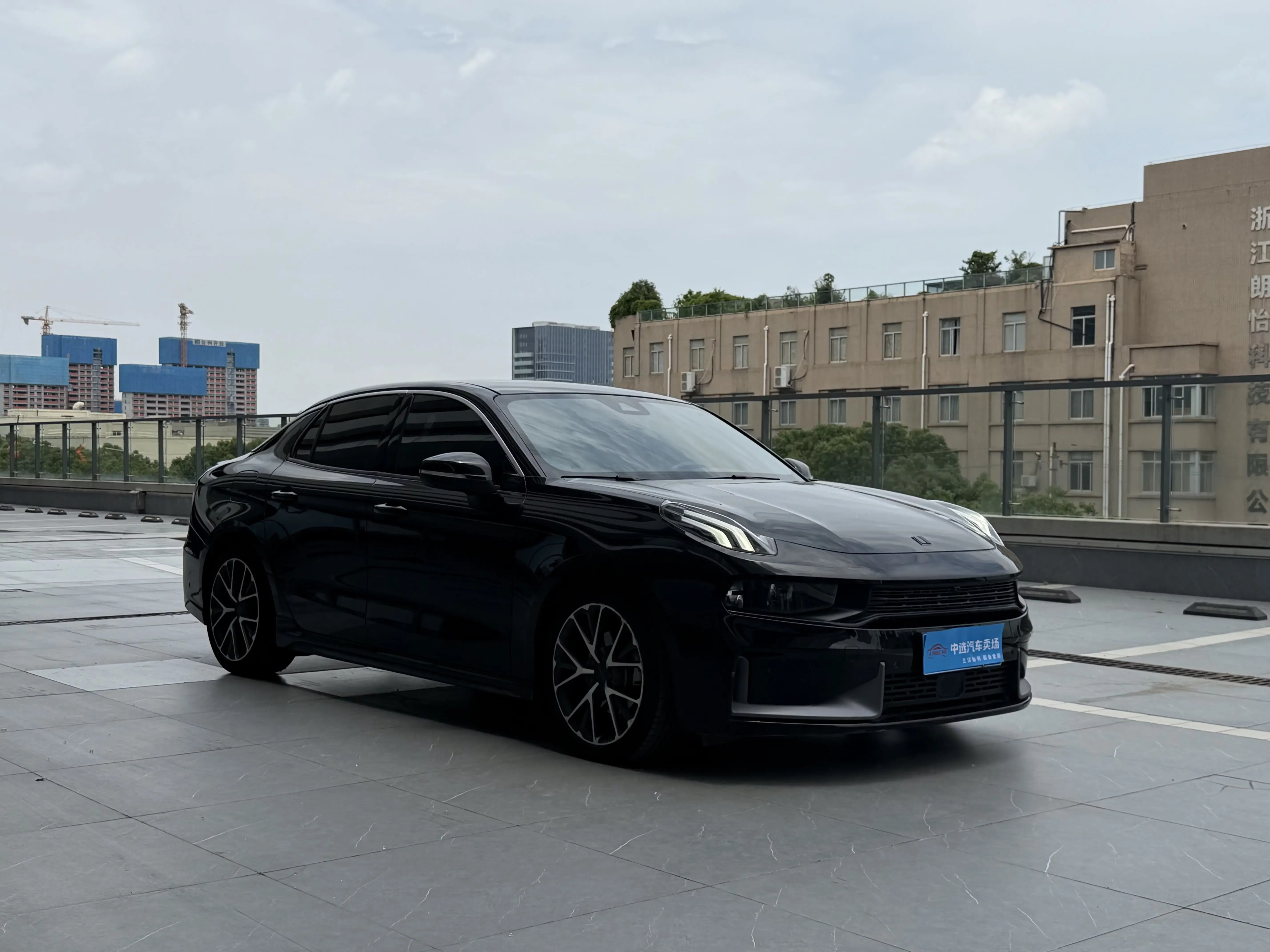 Lynk & Co 03