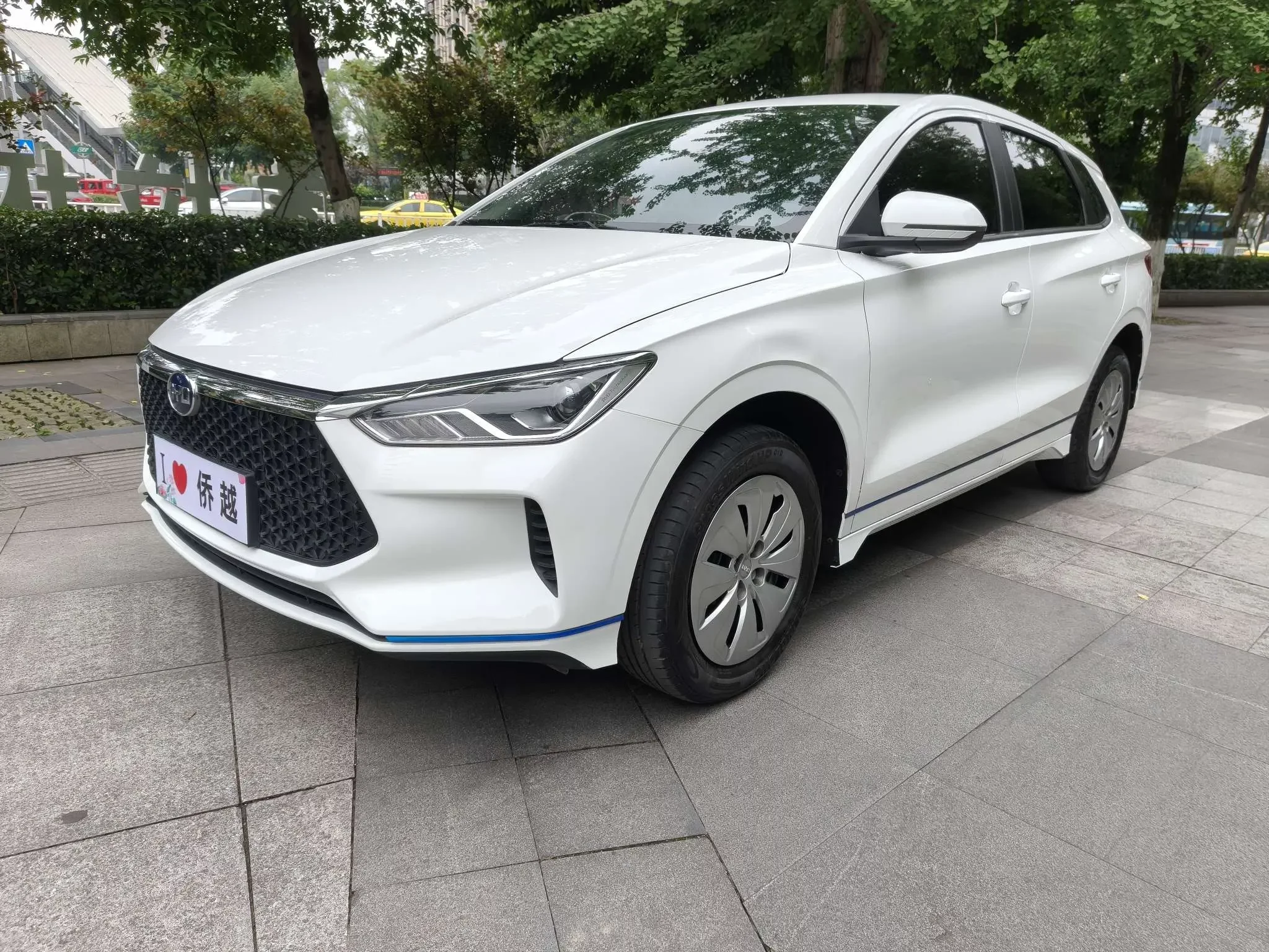 BYD e2