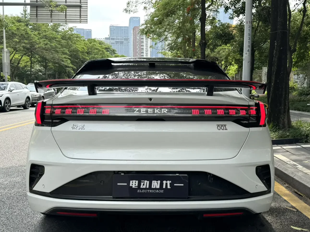 ZEEKR 001