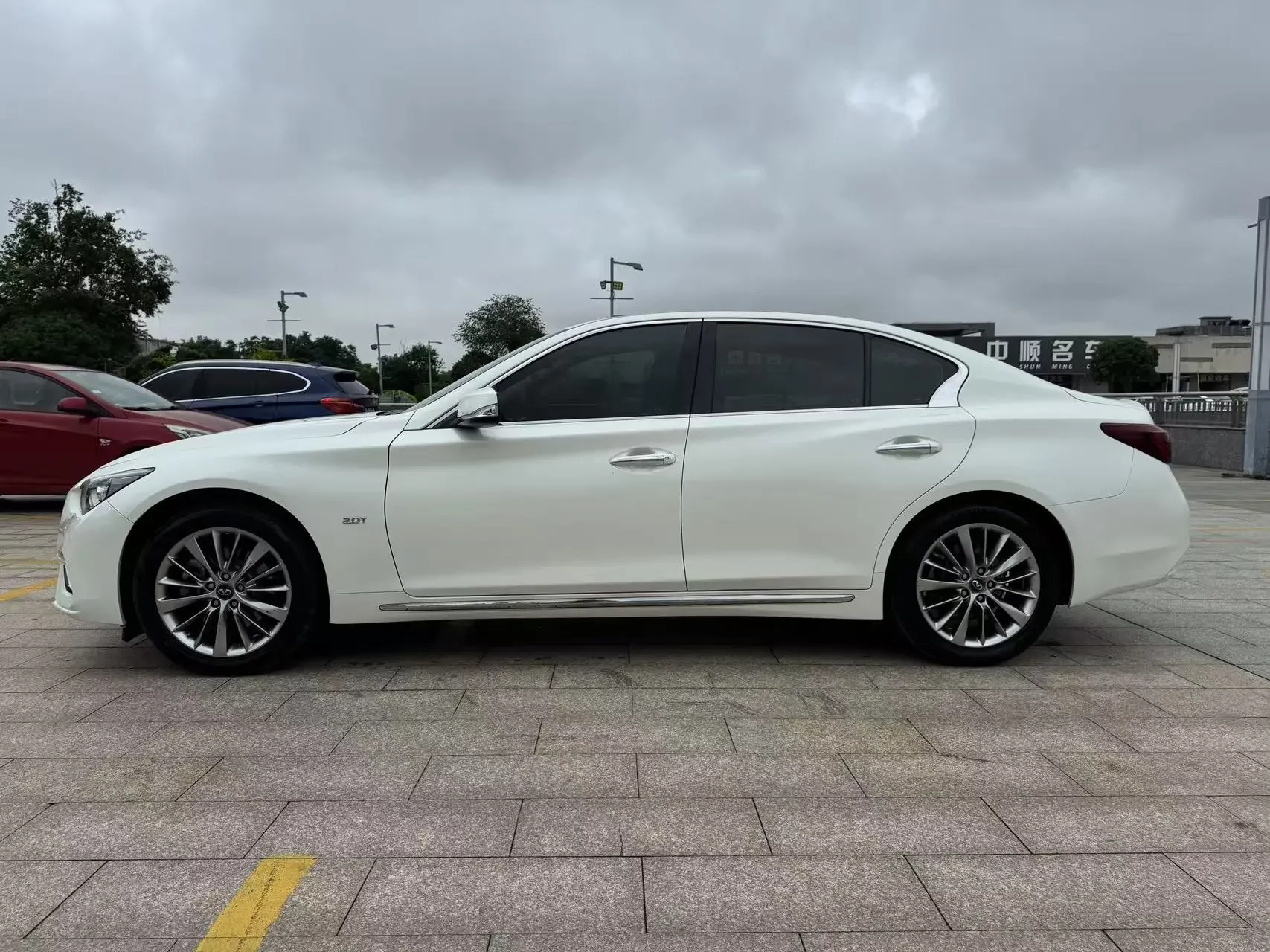 Infiniti Q50L