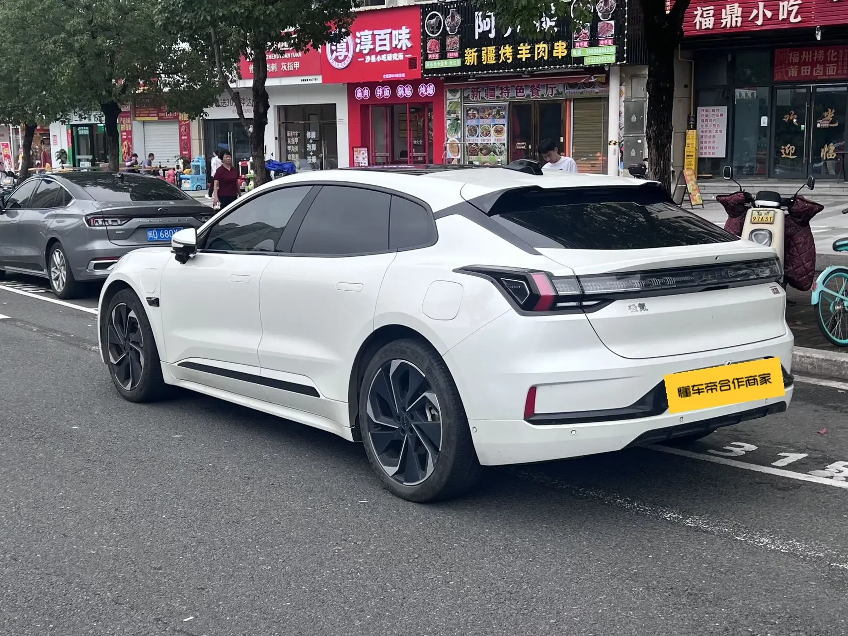 ZEEKR 001