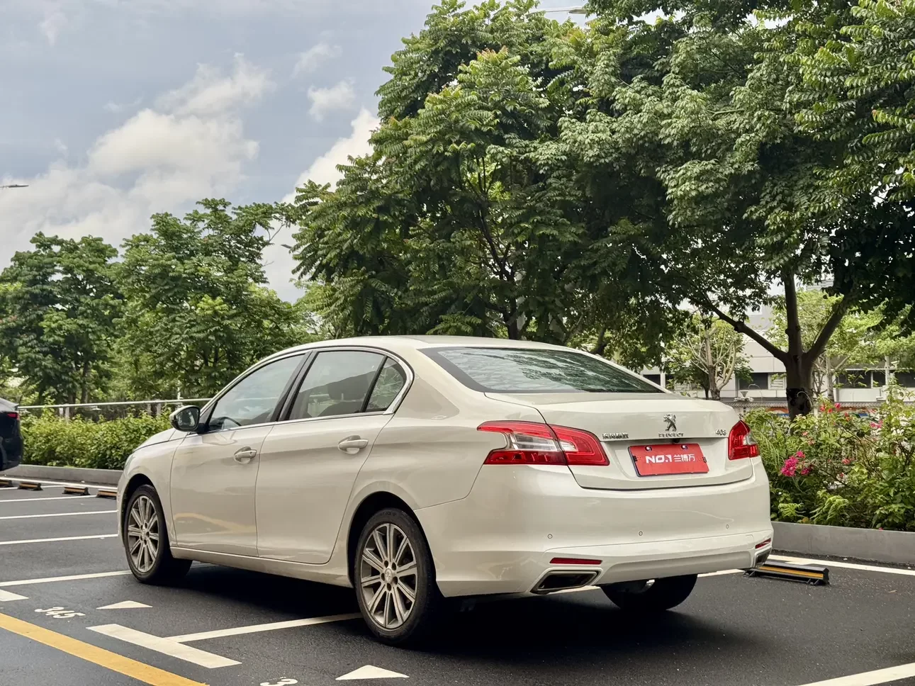 Peugeot 408
