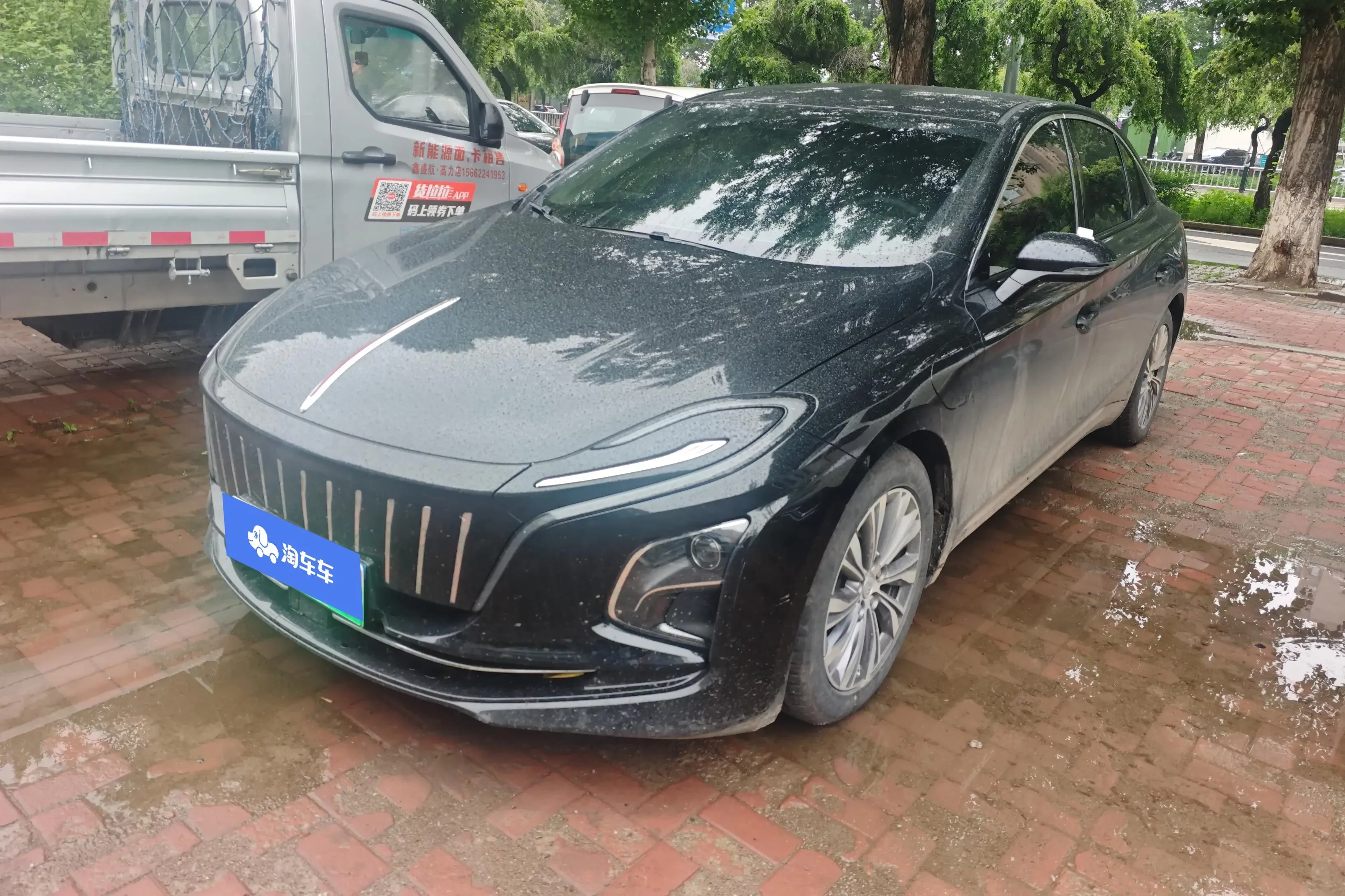 Hongqi E-QM5  из Китая