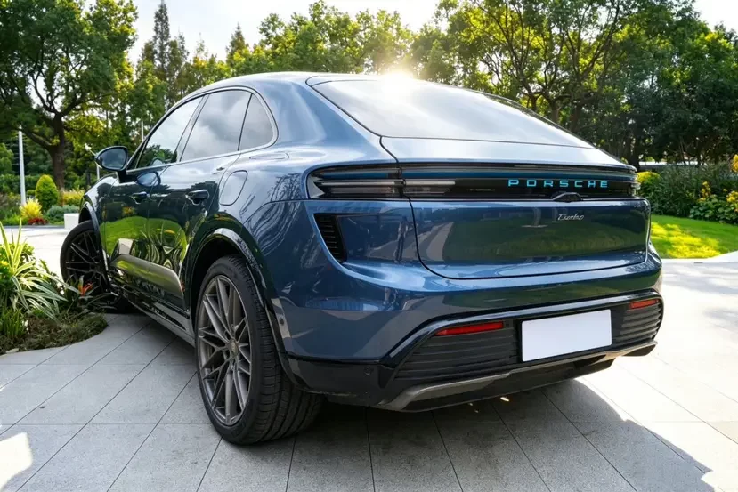 Porsche Macan EV