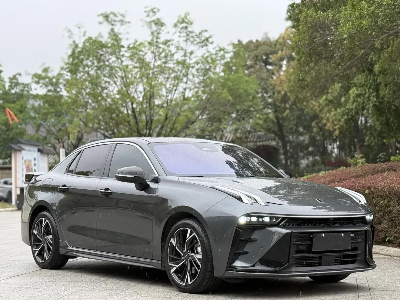 Lynk & Co 03