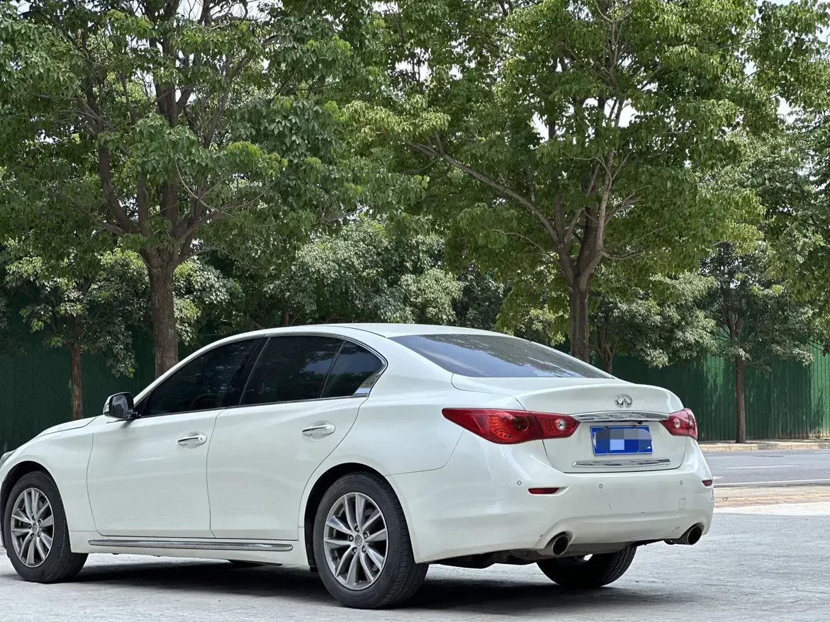 Infiniti Q50L