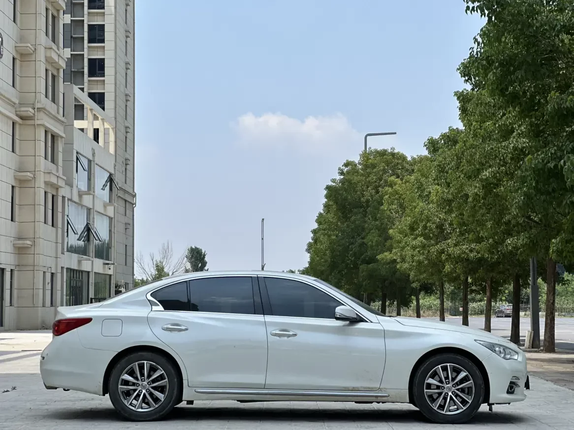 Infiniti Q50L