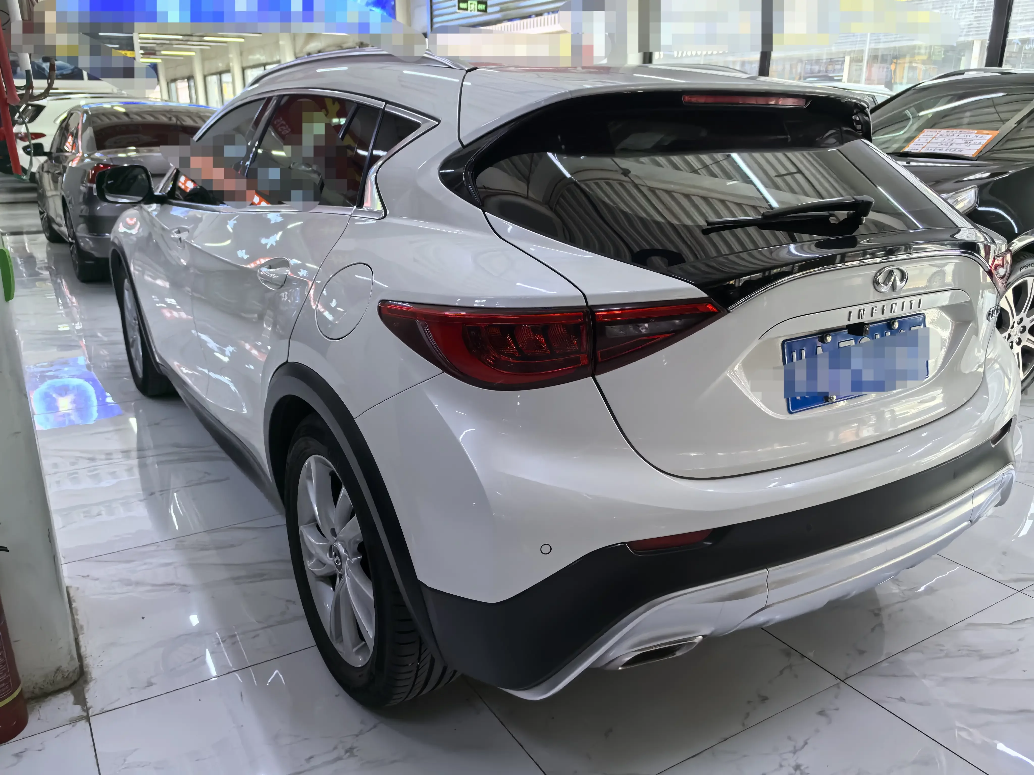 Infiniti QX30