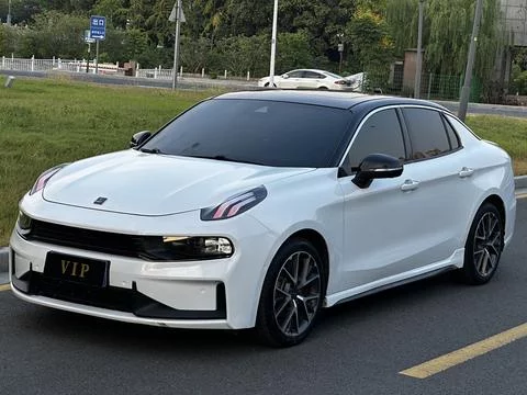 Lynk & Co 03
