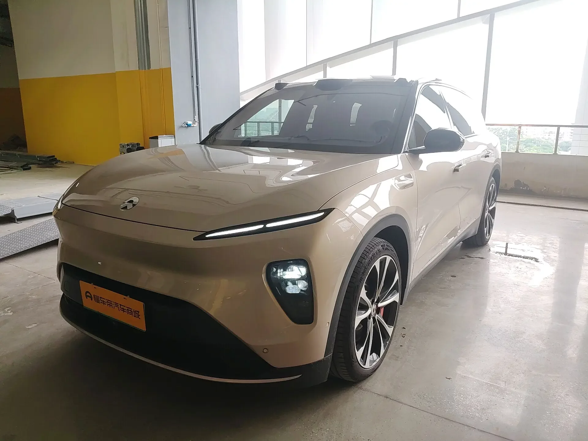 NIO ES8