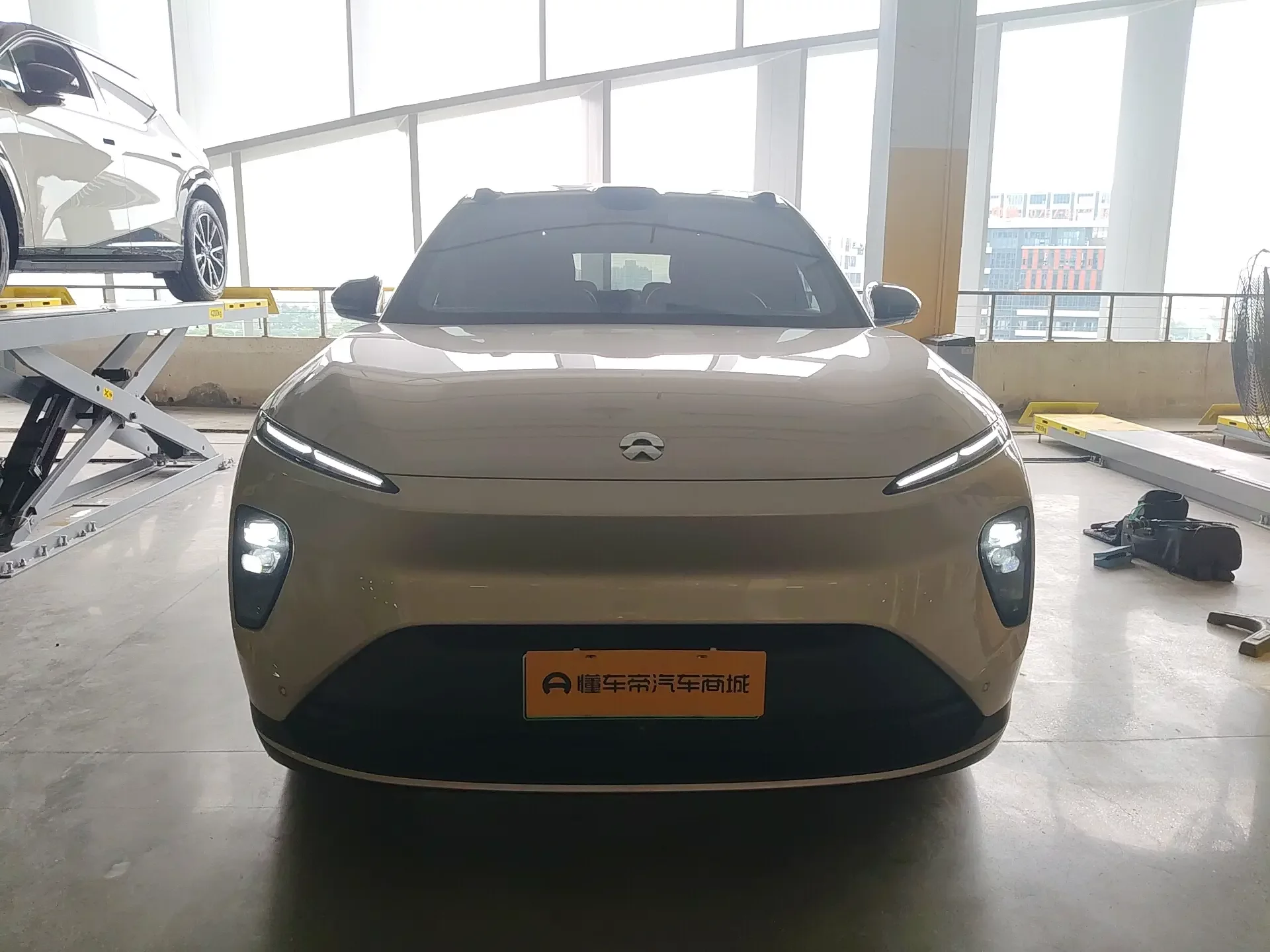 NIO ES8