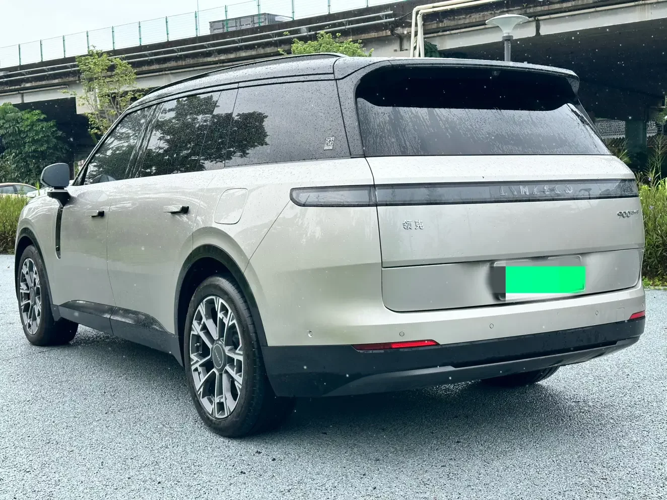 Lynk & Co 900