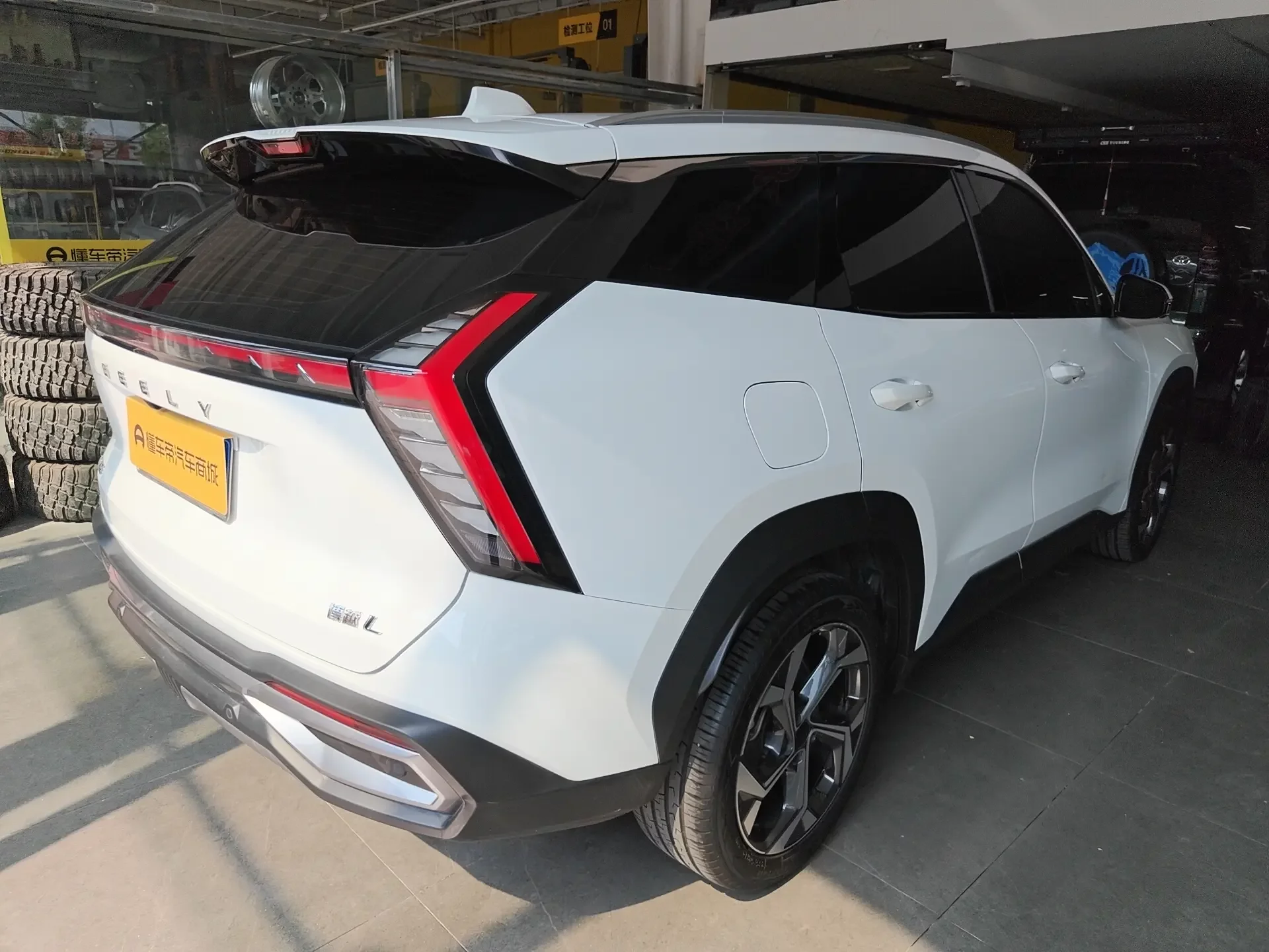 Geely Atlas L