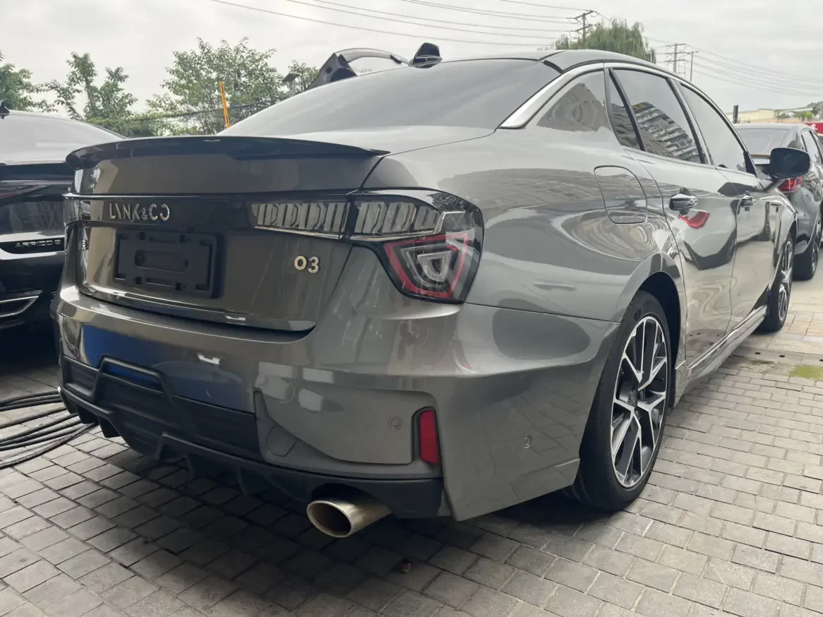 Lynk & Co 03