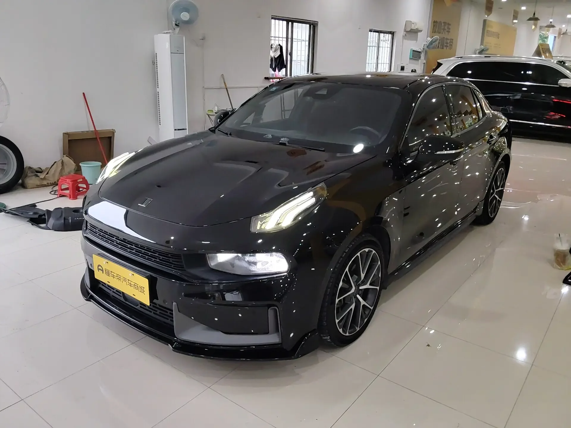 Lynk & Co 03