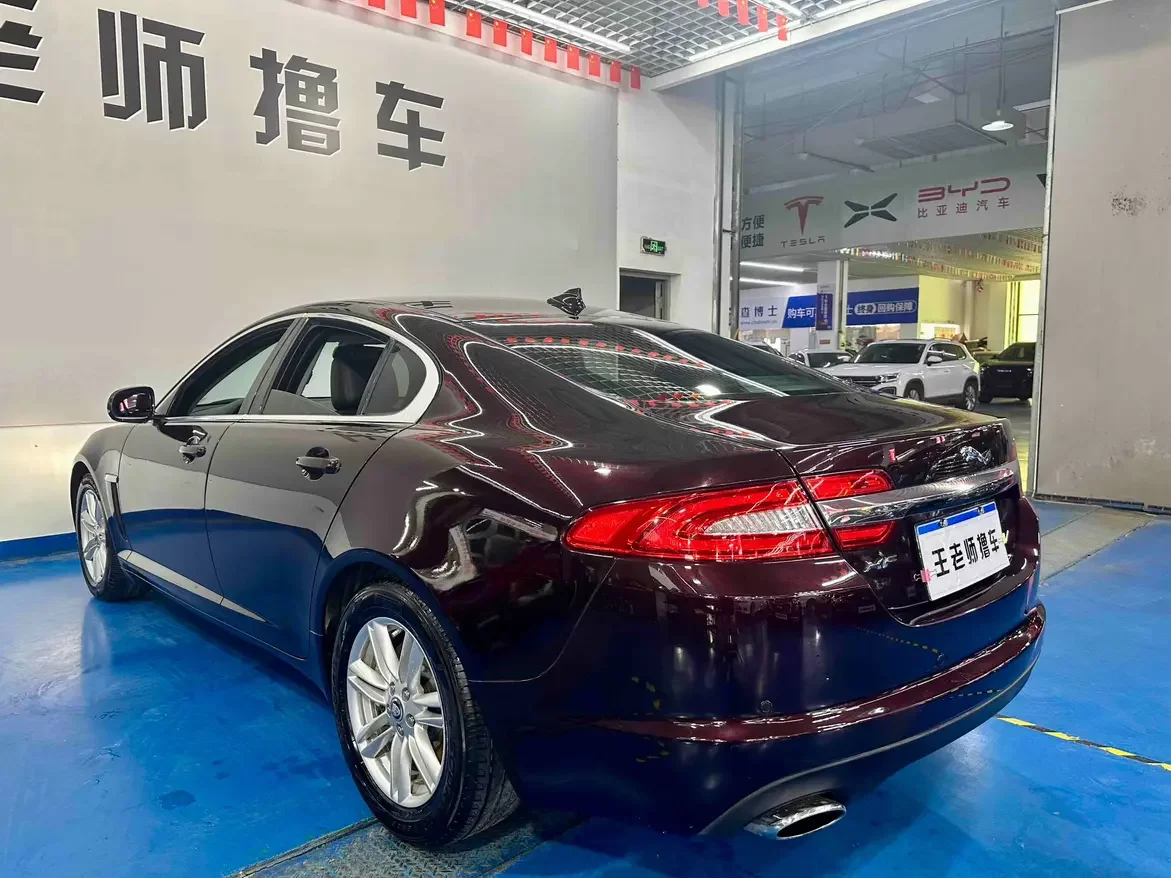 Jaguar XF