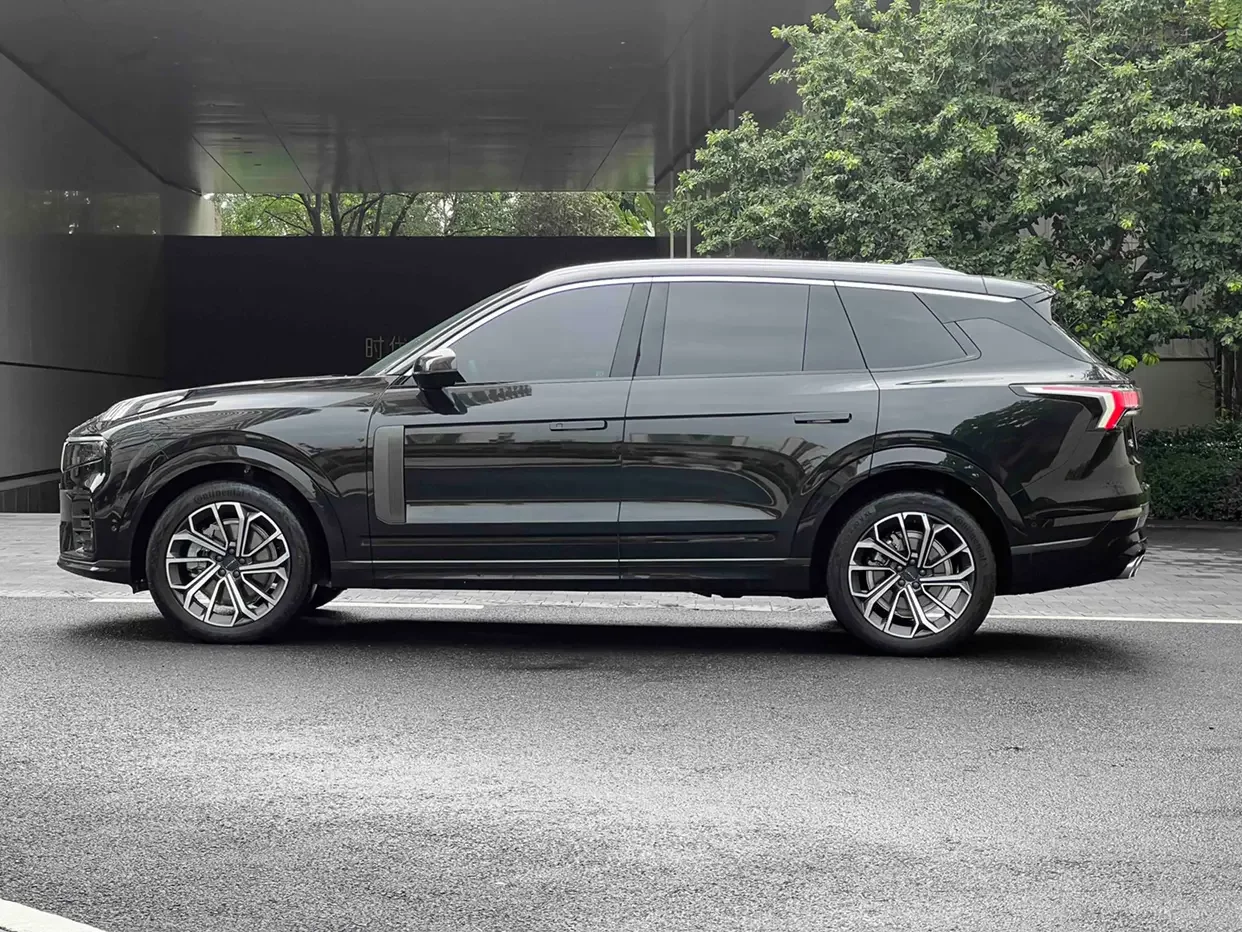 Lynk & Co 09