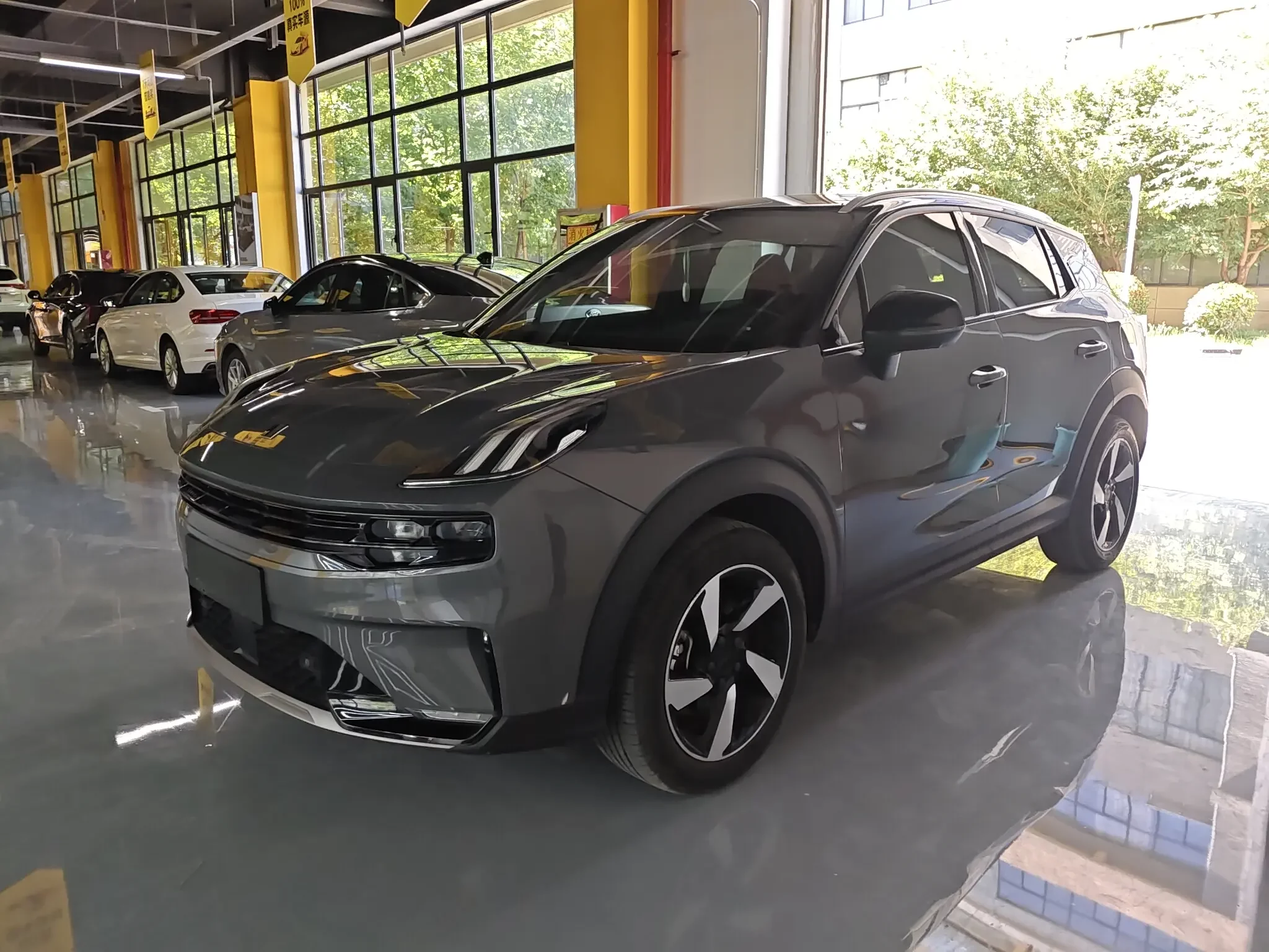 Lynk & Co 06