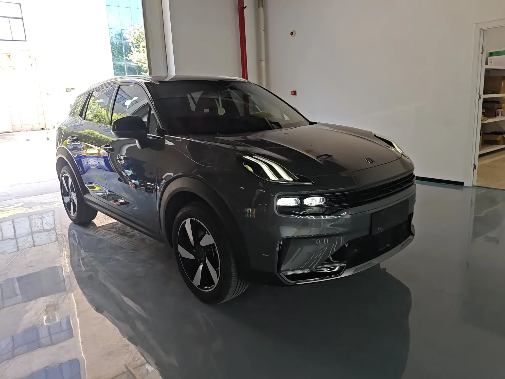Lynk & Co 06