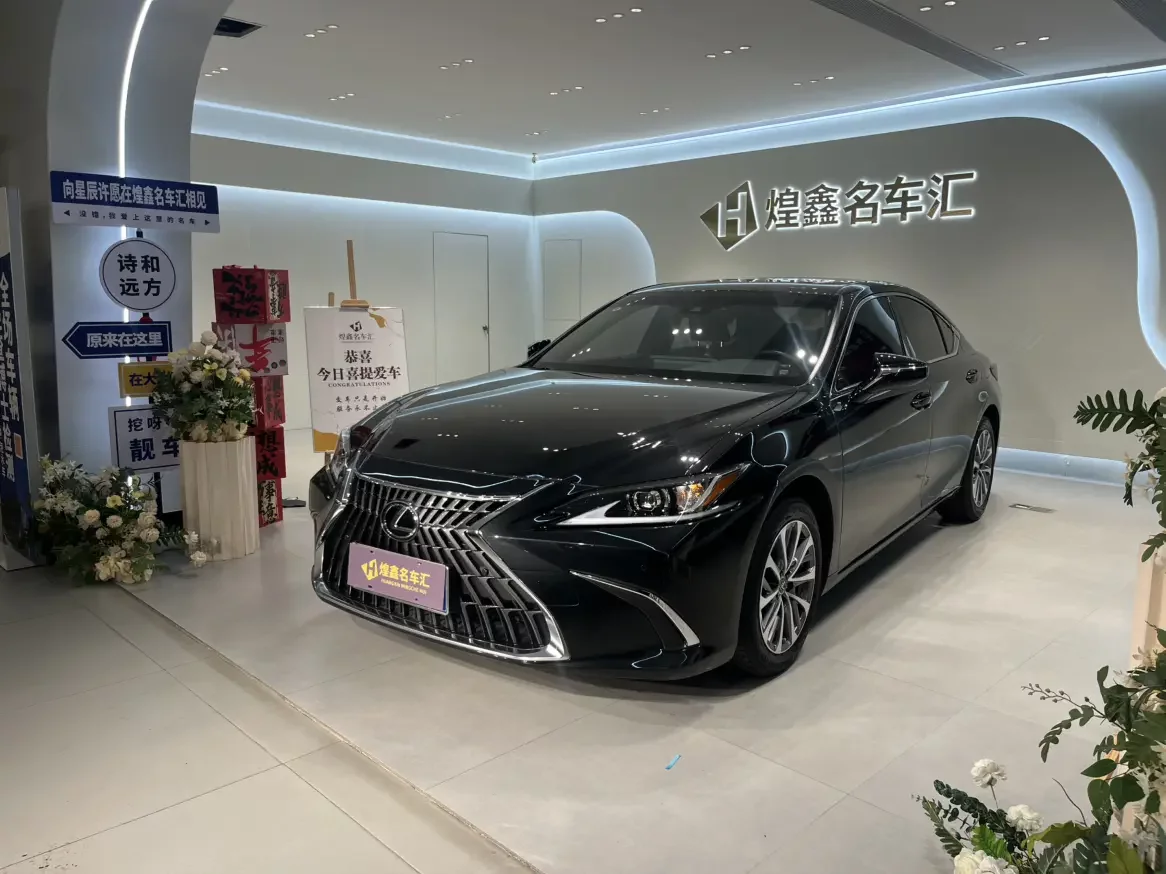 Lexus ES