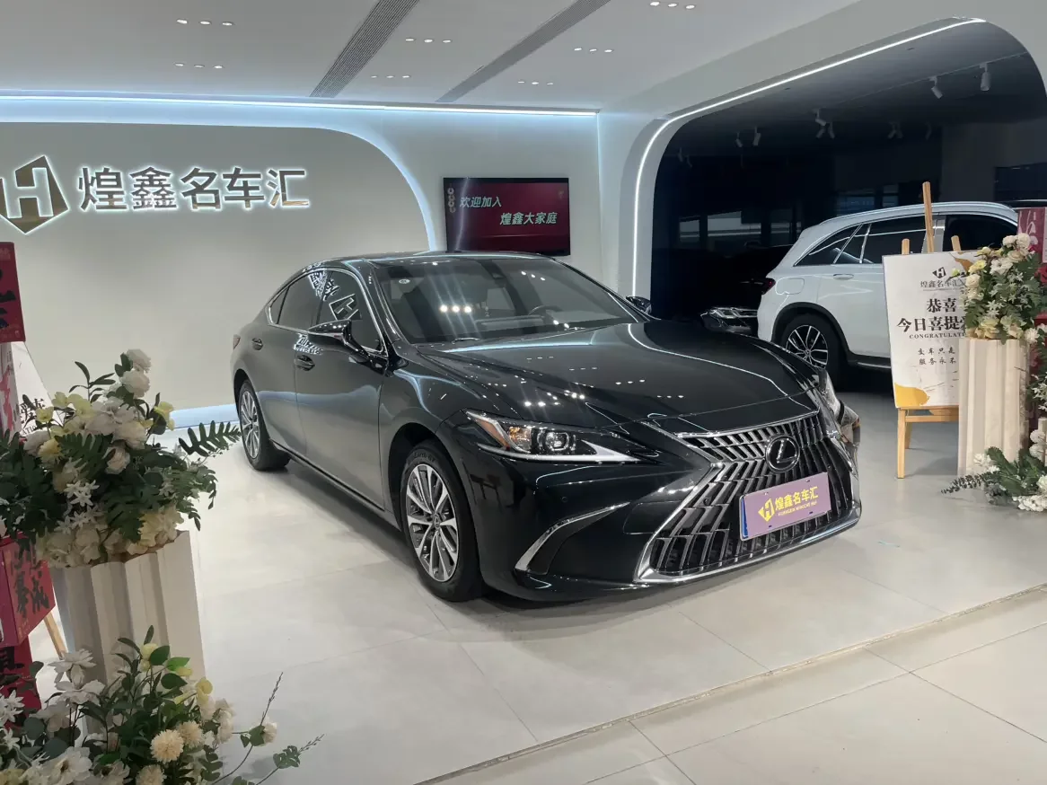 Lexus ES