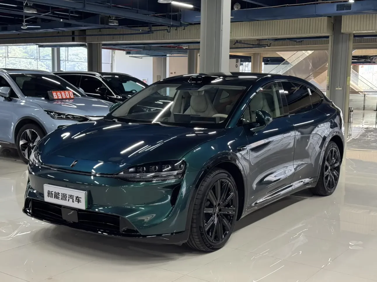 Luxeed Zhijie R7  из Китая