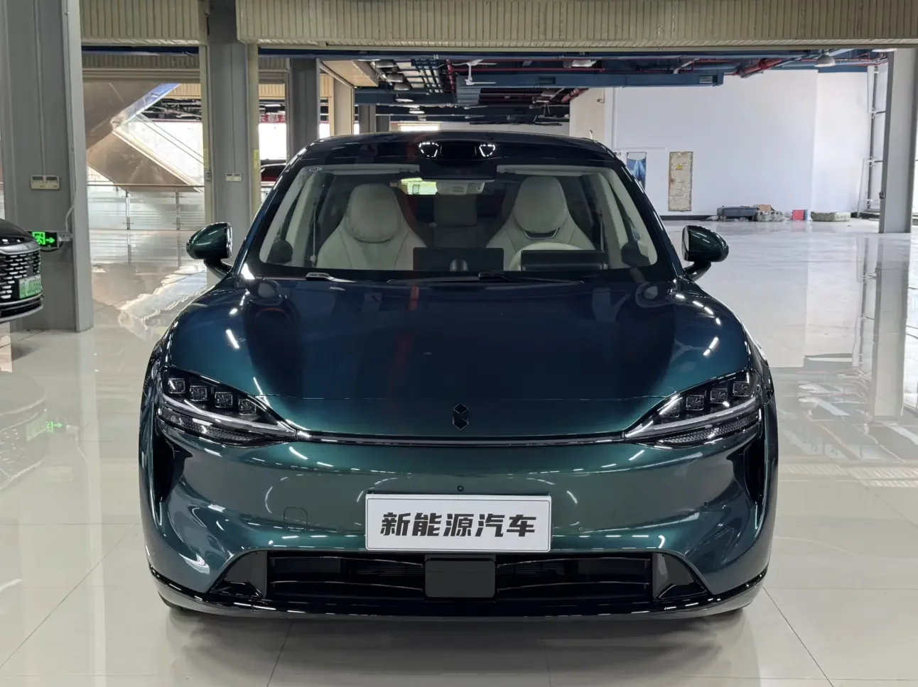 Luxeed Zhijie R7  из Китая