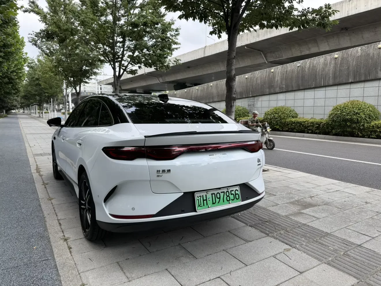 BYD Qin L EV
