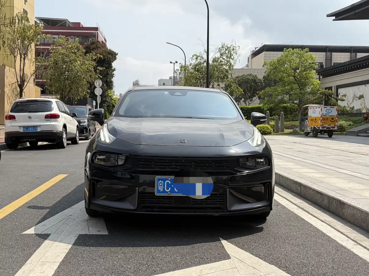 Lynk & Co 03