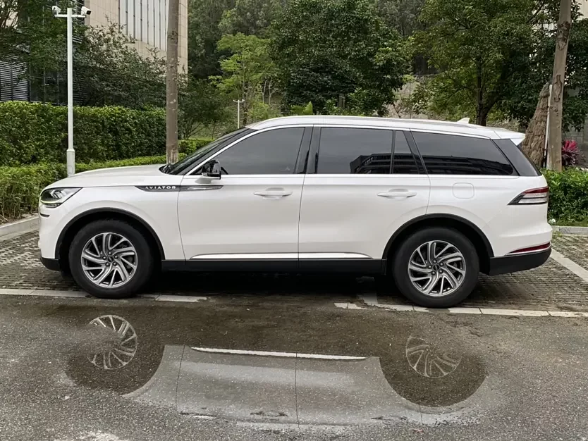 Lincoln aviator