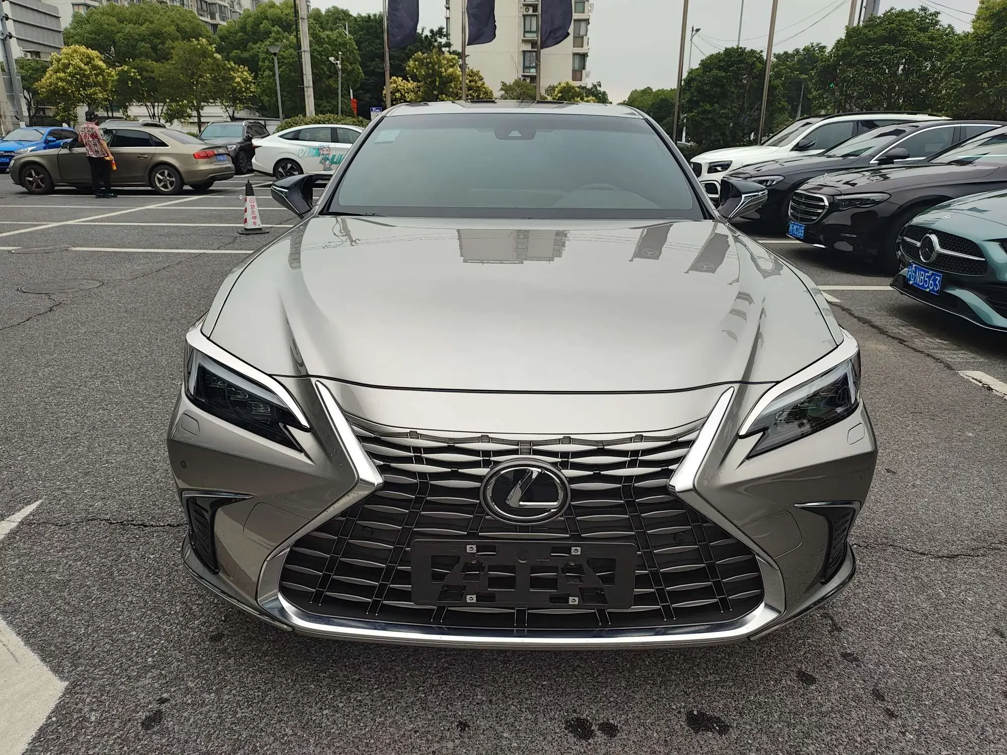 Lexus ES
